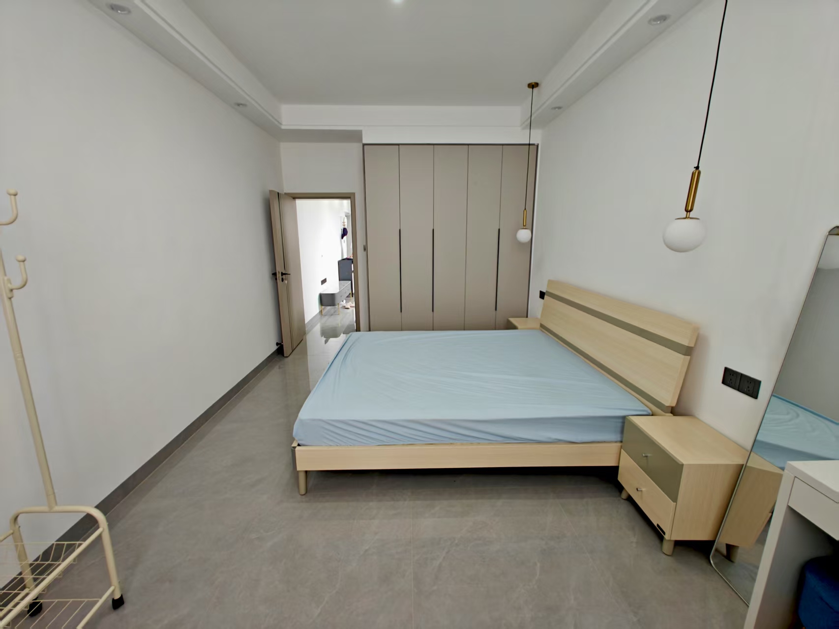湘江南路47号  1室1厅1卫   1200.00元/月室内图