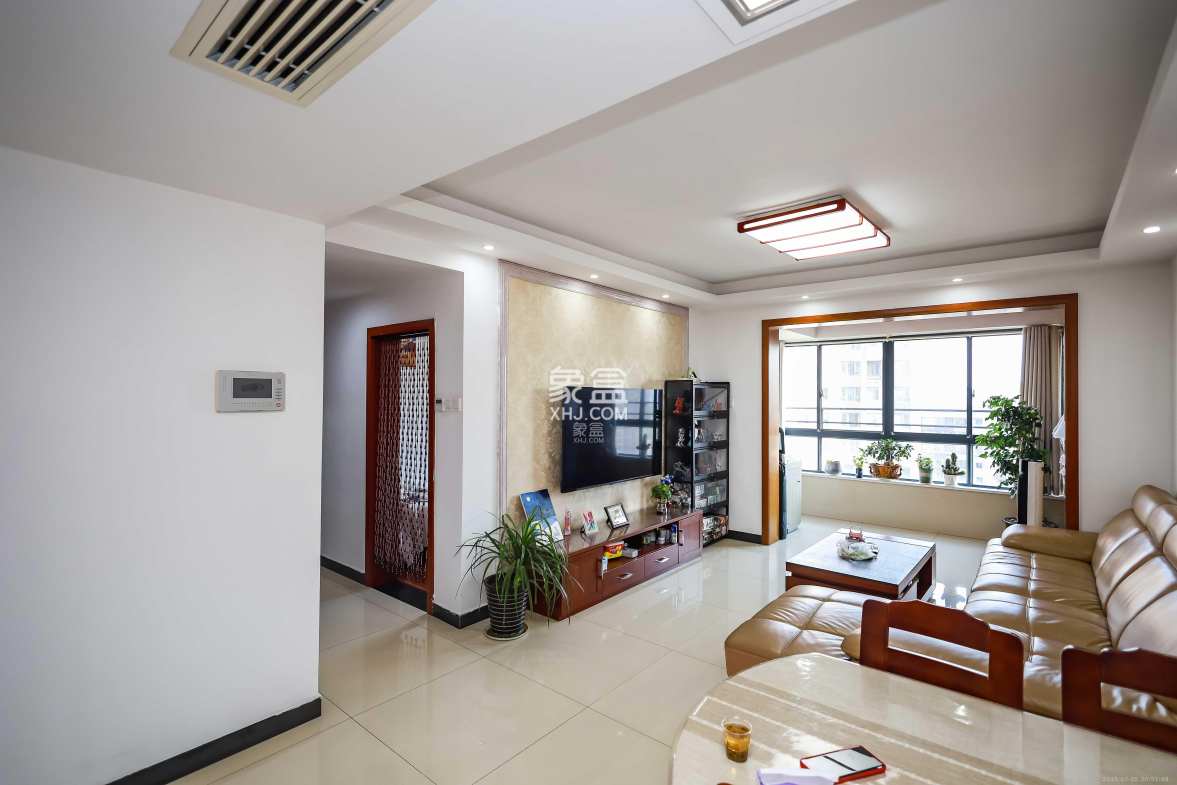 长房时代城 3室2厅1卫 95.0万 长房时代城 3室2厅1卫 95.0万客厅