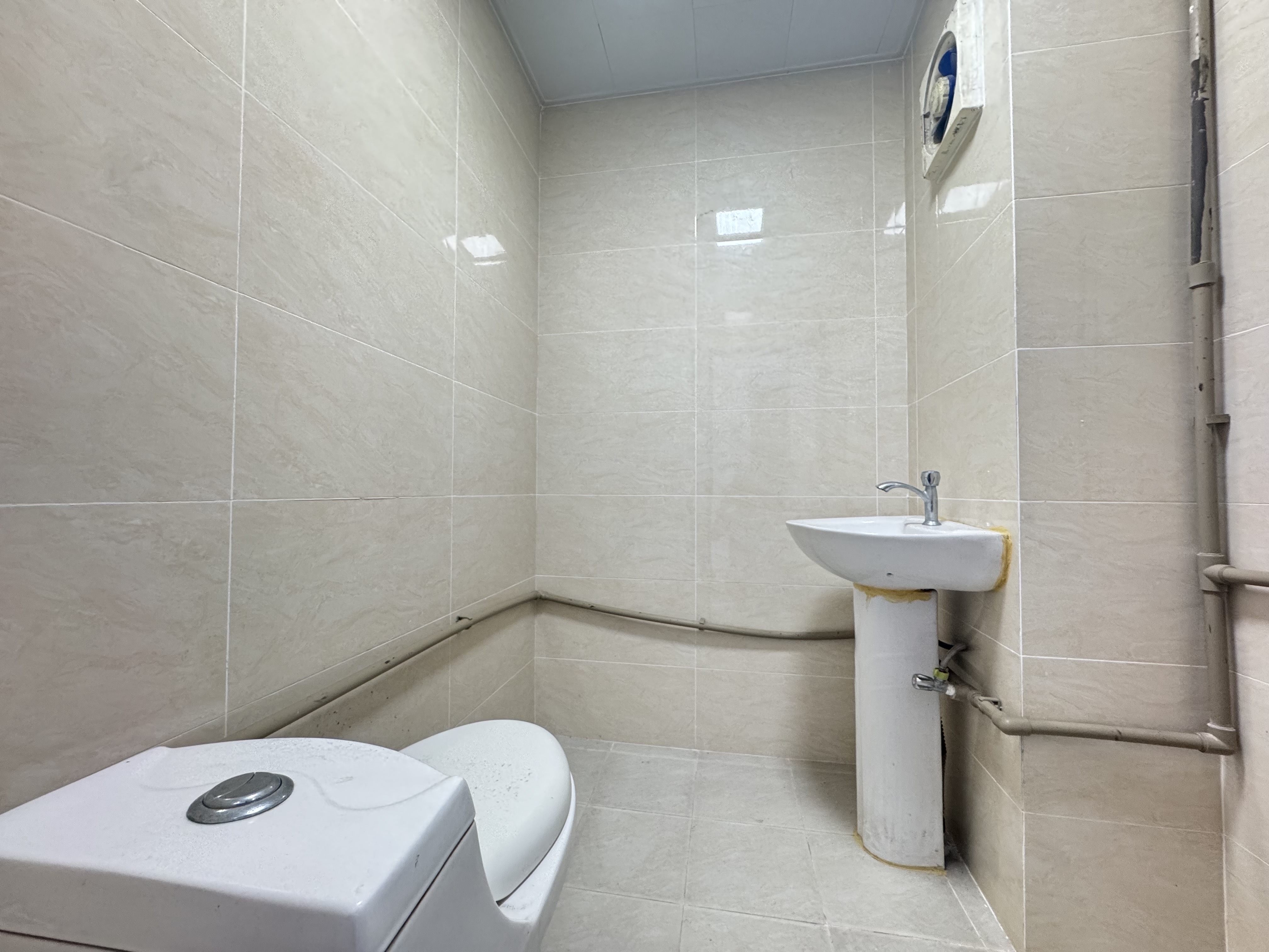 鹏达公寓 3室2厅2卫 1800.0元/月 鹏达公寓 3室2厅2卫 1800.0元/月室内图