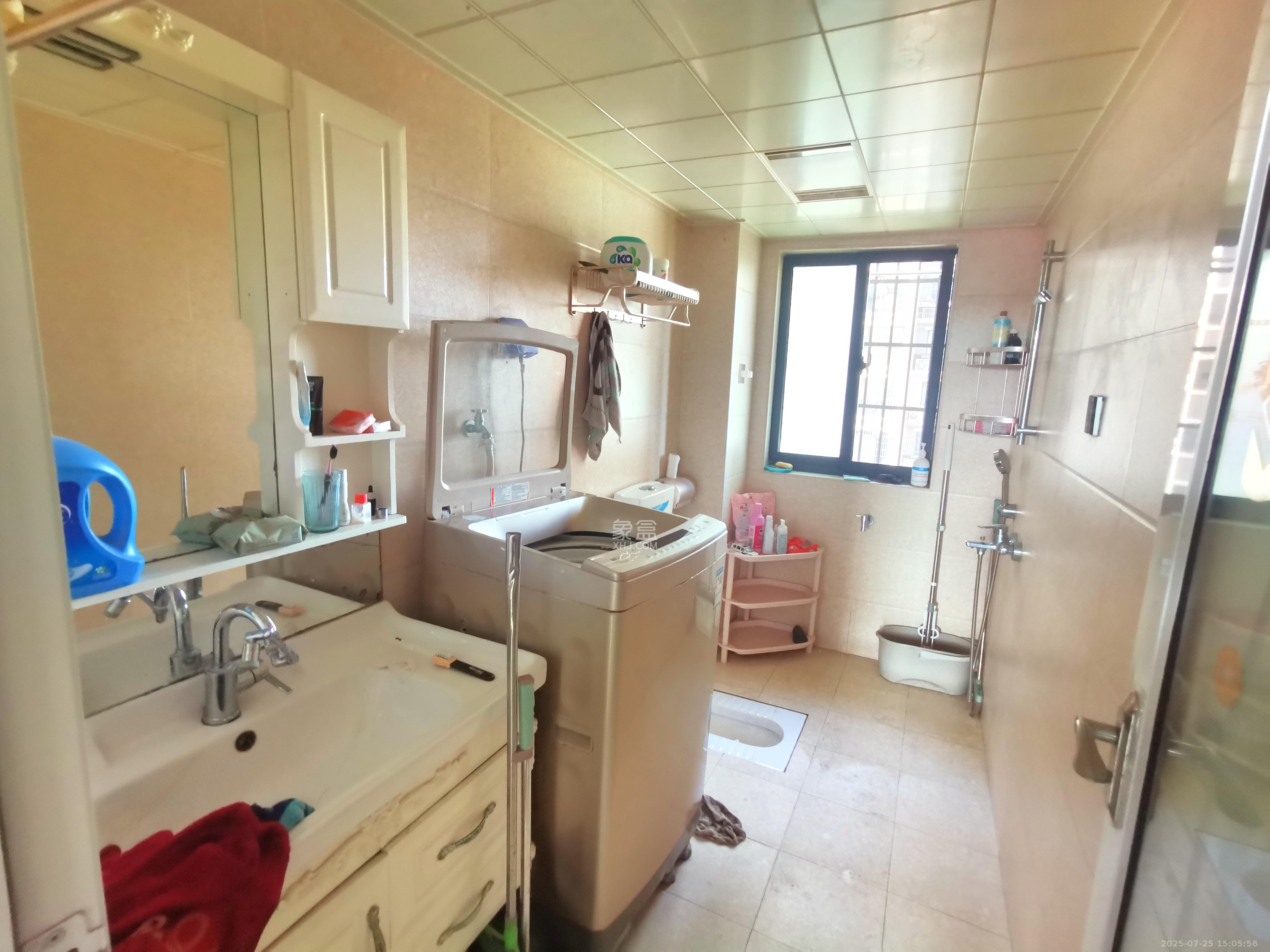 丰源国际  3室2厅2卫    1900.0元/月室内图