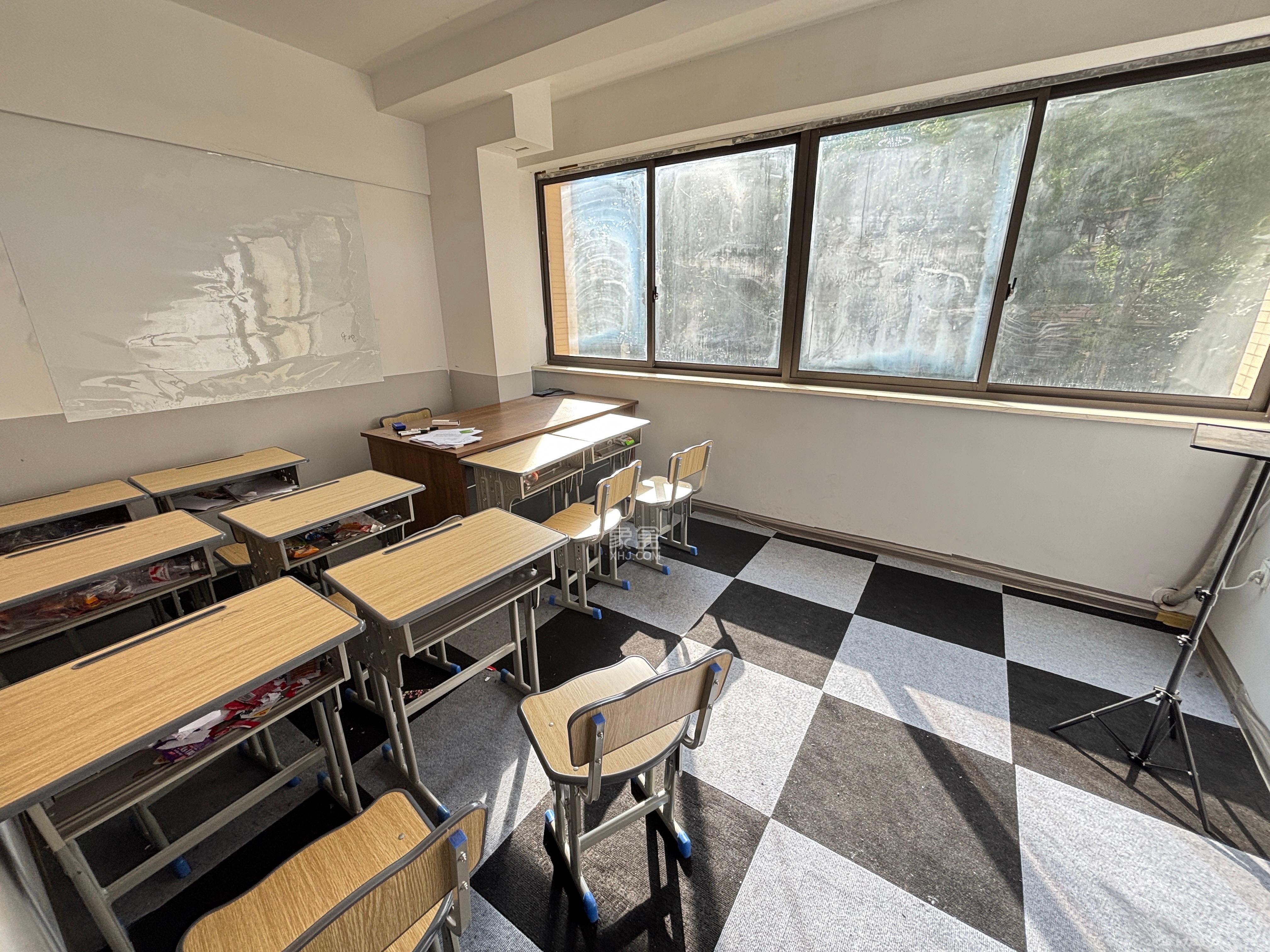 钱隆樽品(一、二、三期) 1室1厅1卫 2000.0元/月 钱隆樽品(一、二、三期) 1室1厅1卫 2000.0元/月室内图