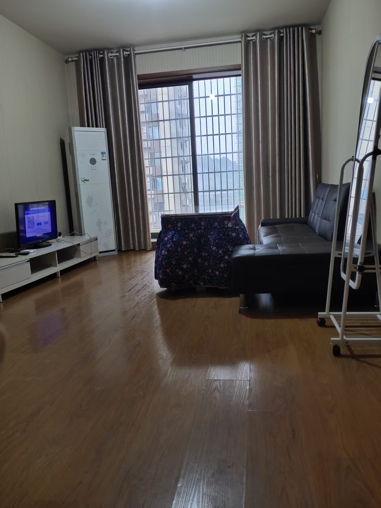 蓝色港湾  2室1厅1卫    1300.0元/月 蓝色港湾  2室1厅1卫    1300.0元/月室内图