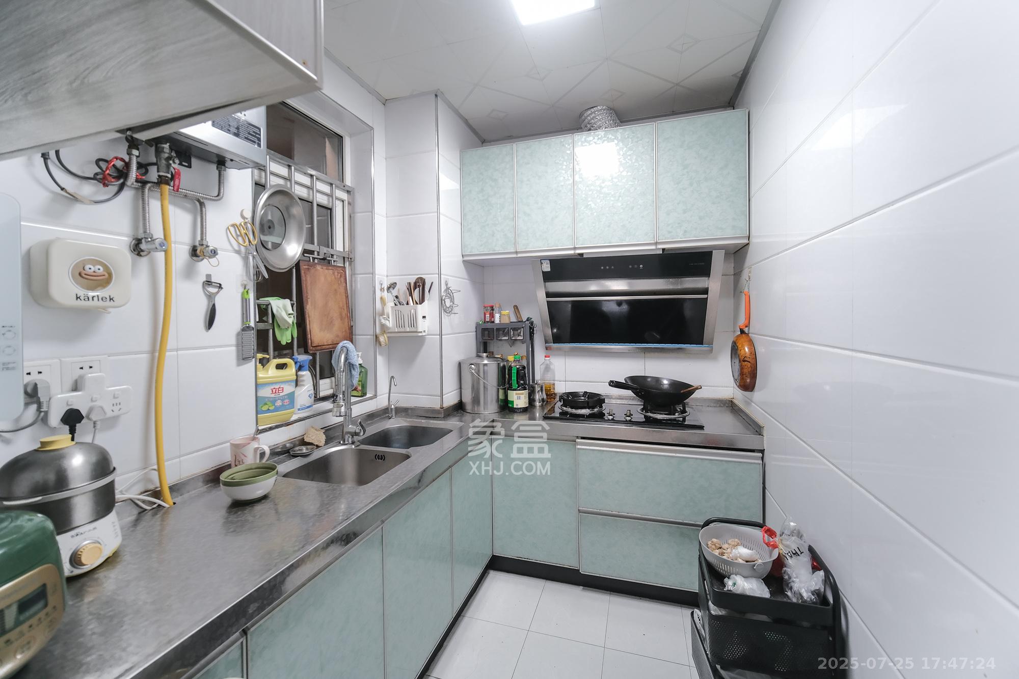 郡原居里 3室2厅1卫 56.8万 郡原居里 3室2厅1卫 56.8万厨房