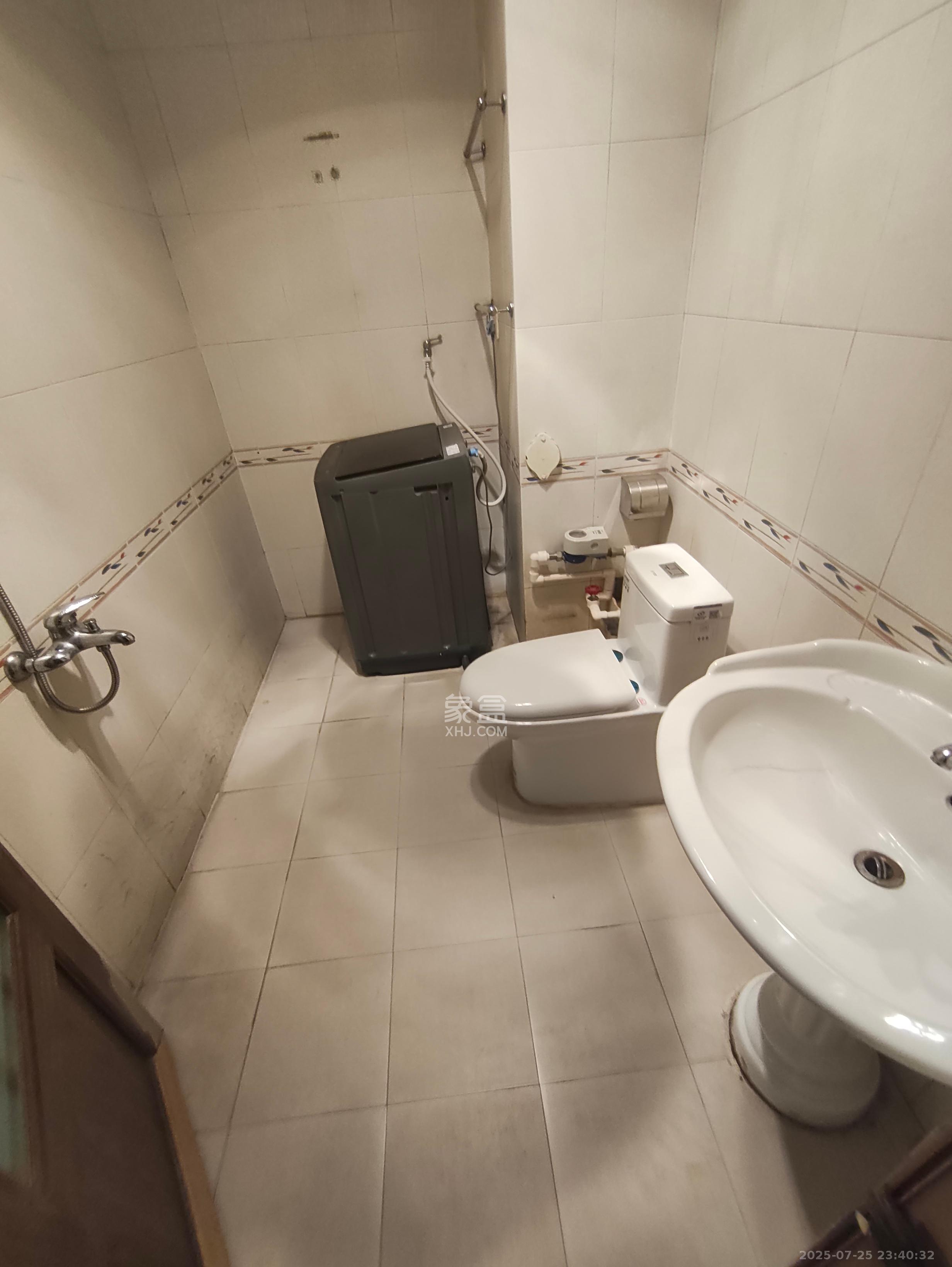 开宇大厦  4室2厅2卫    5200.0元/月 开宇大厦  4室2厅2卫    5200.0元/月室内图1