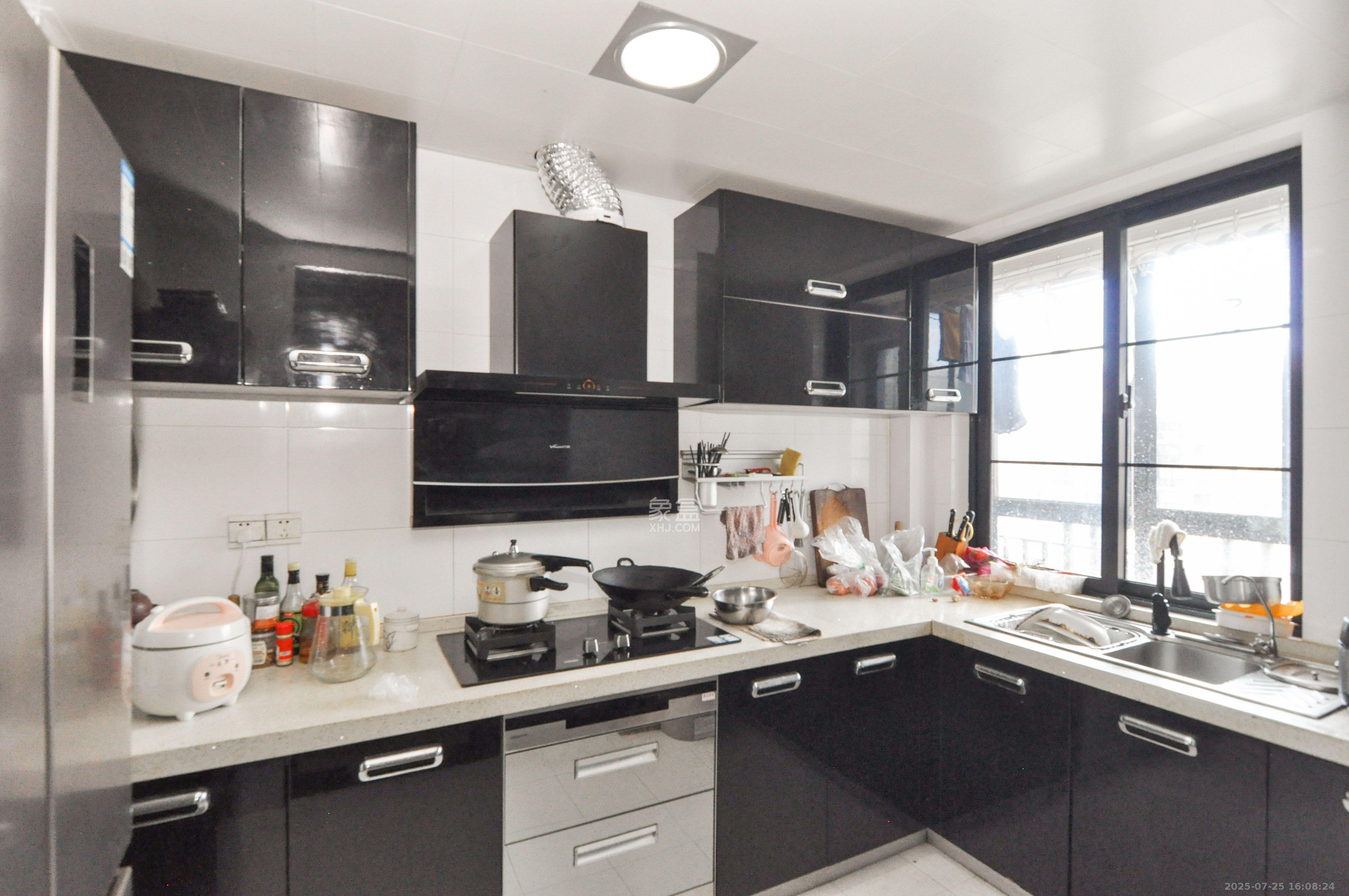 沁园春御院  3室2厅2卫    3500.0元/月室内图