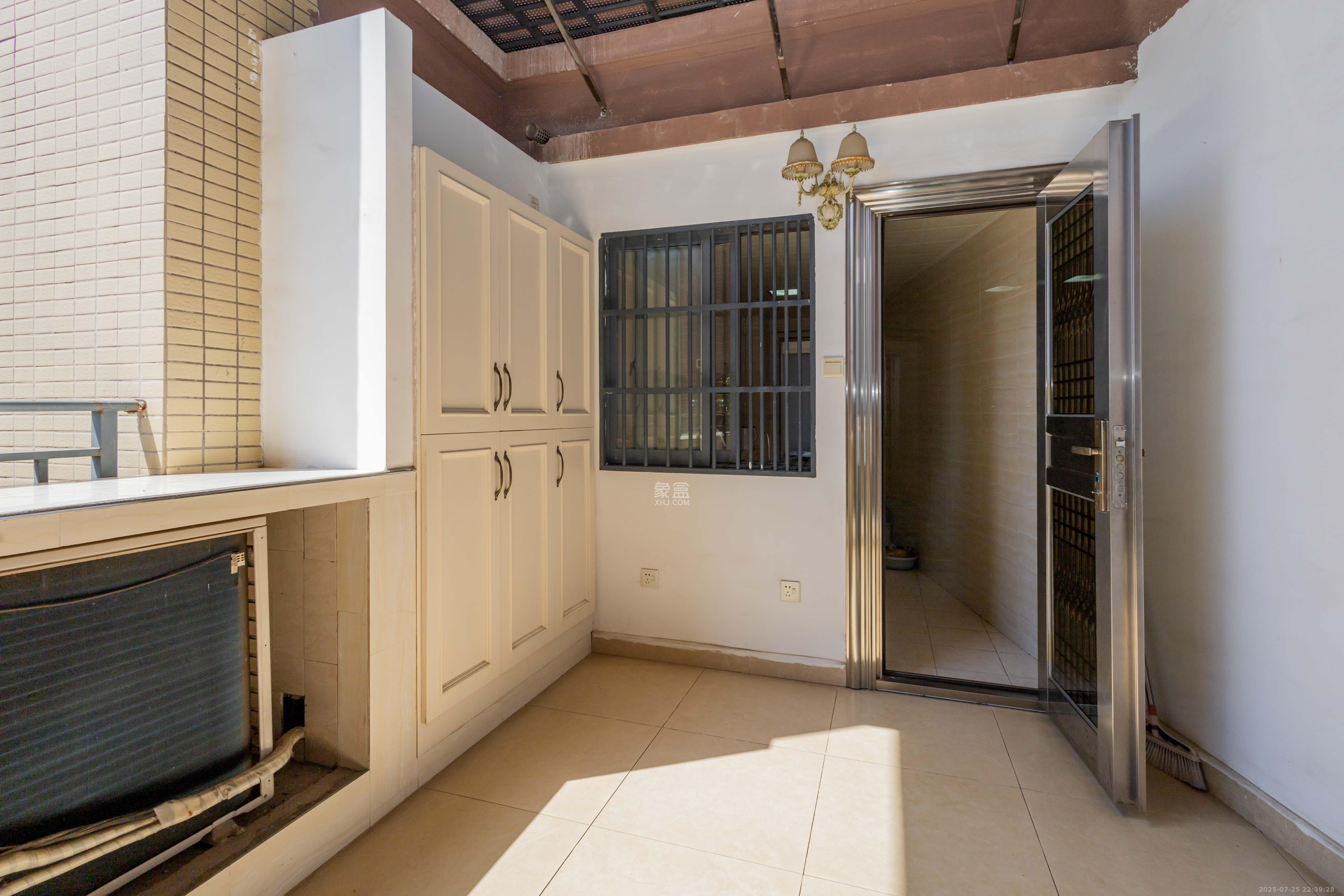 海德公园  4室2厅2卫    91.8万卧室