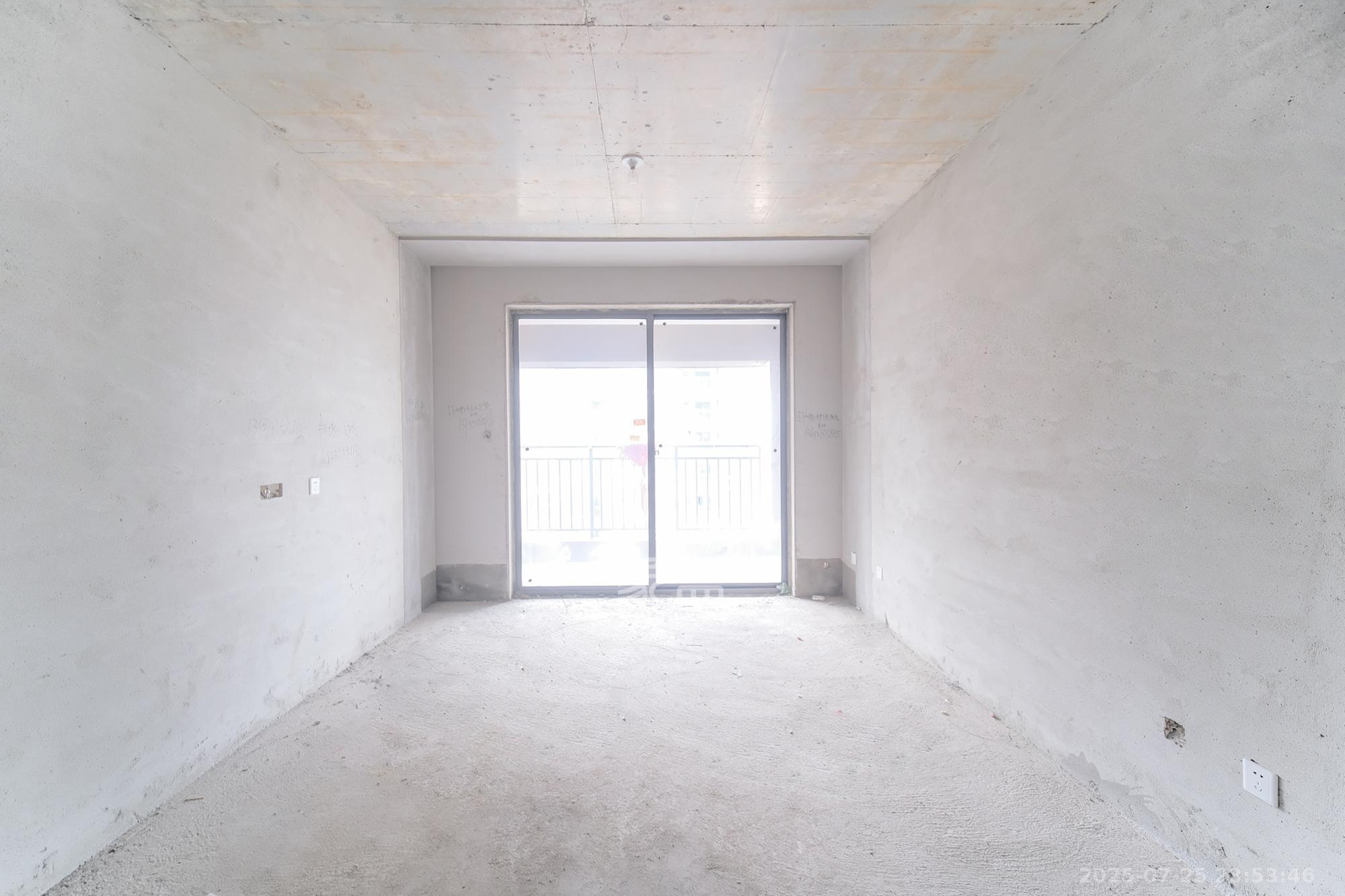 荣盛城 4室2厅2卫 78.0万 荣盛城 4室2厅2卫 78.0万客厅