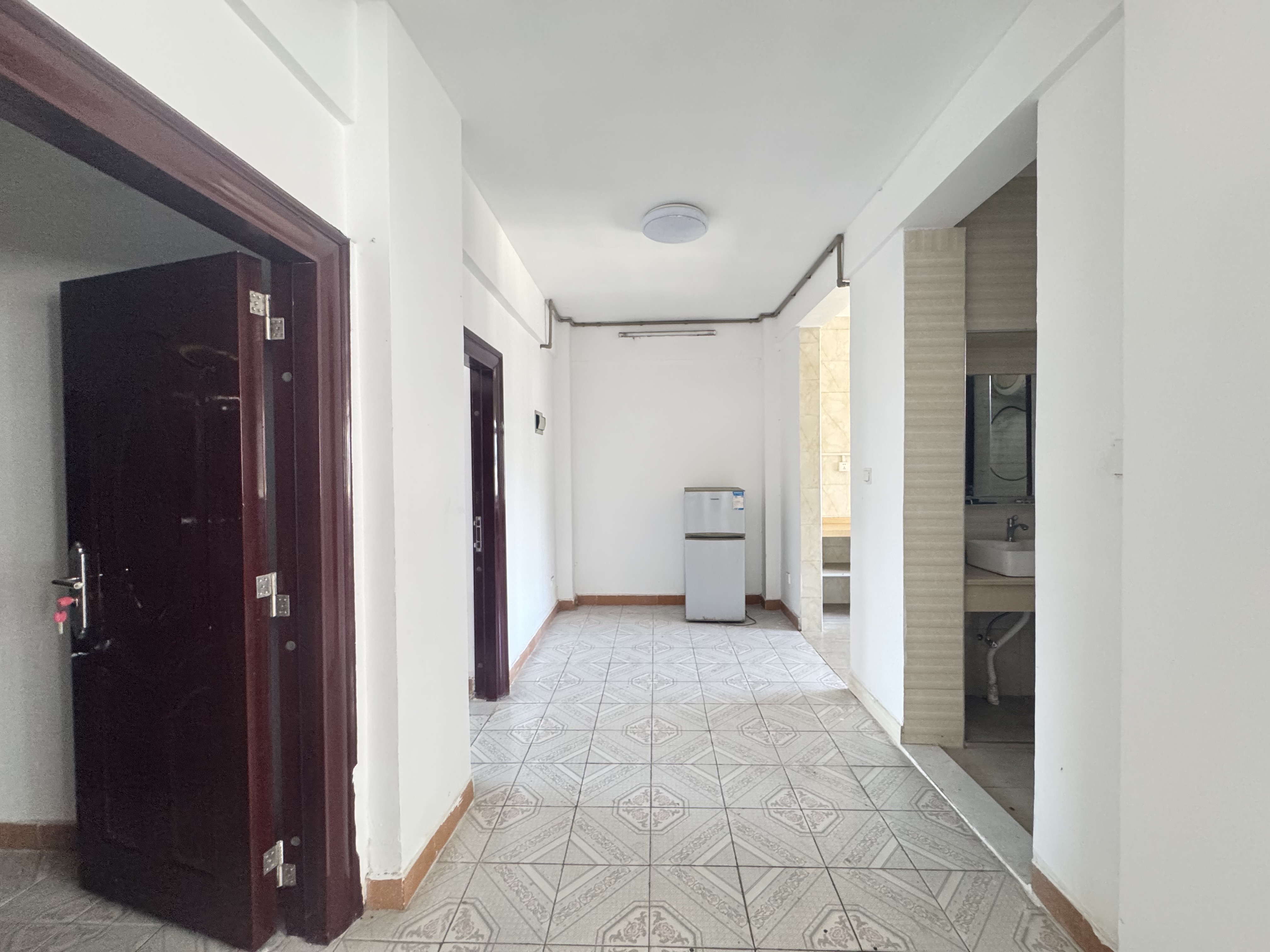 鹏达公寓 3室2厅2卫 1800.0元/月 鹏达公寓 3室2厅2卫 1800.0元/月室内图