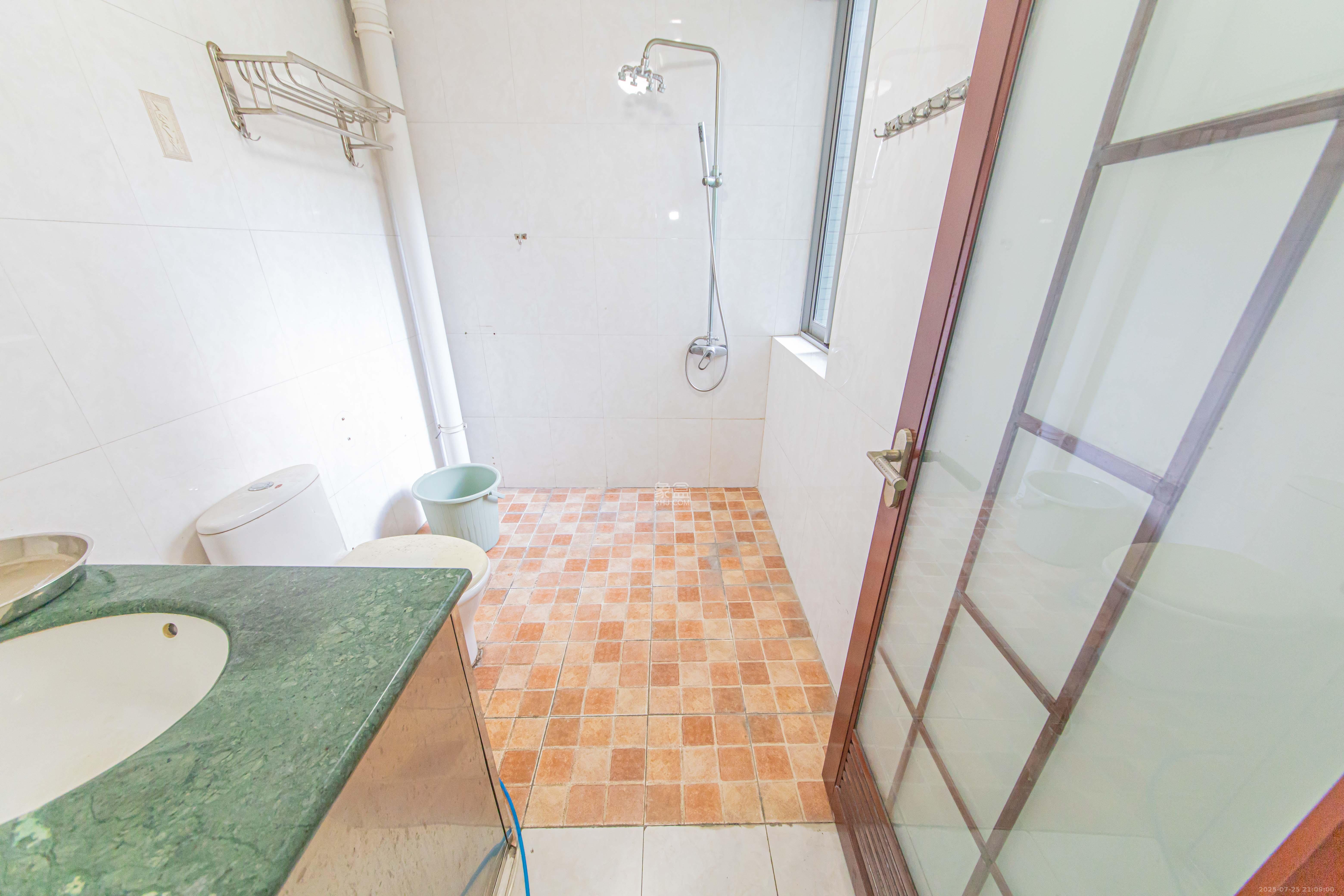 富景园 3室2厅2卫 96.0万 富景园 3室2厅2卫 96.0万卫生间