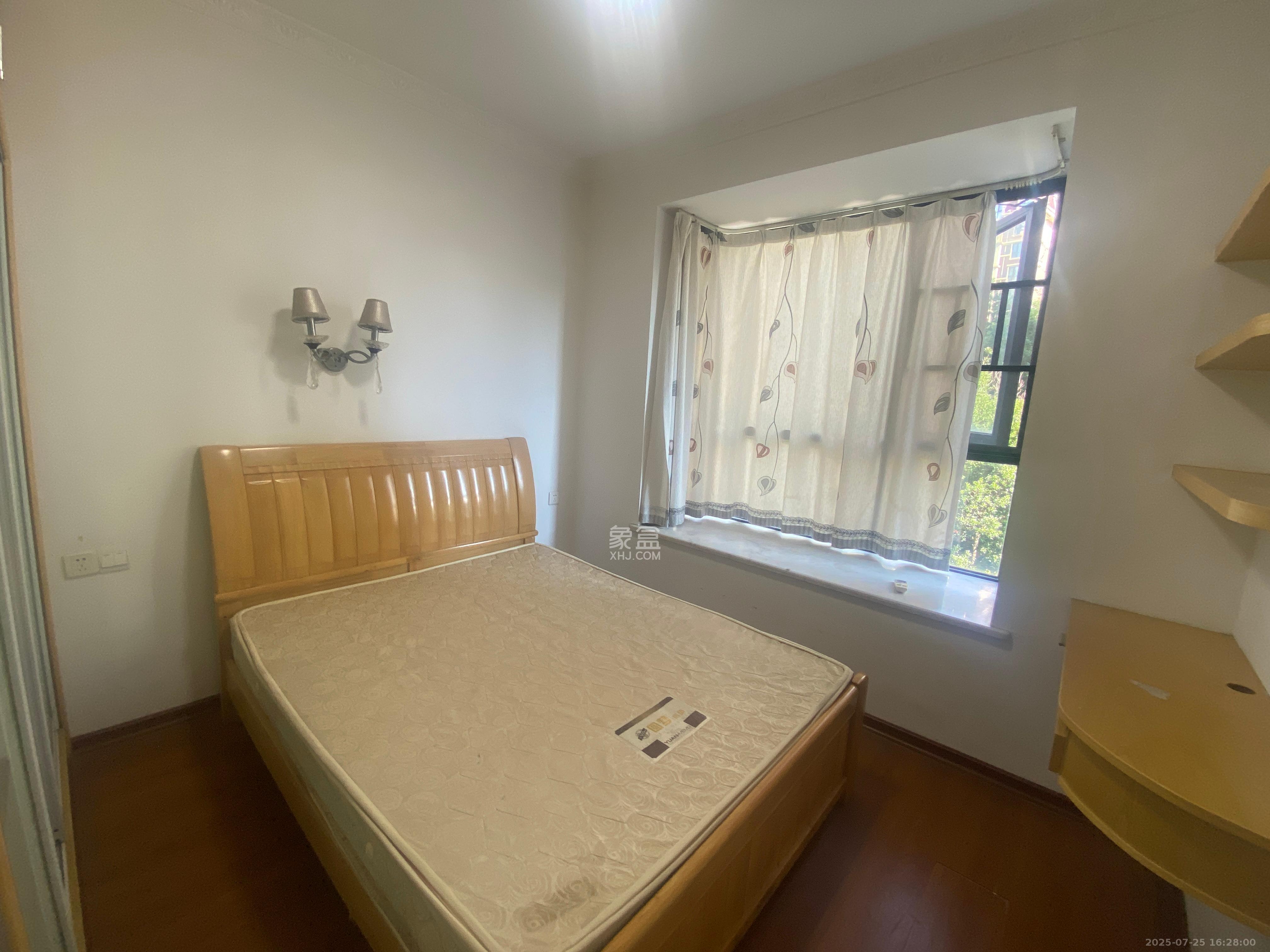 东方名苑臻嘉园  2室2厅1卫    1600.0元/月 东方名苑臻嘉园  2室2厅1卫    1600.0元/月室内图