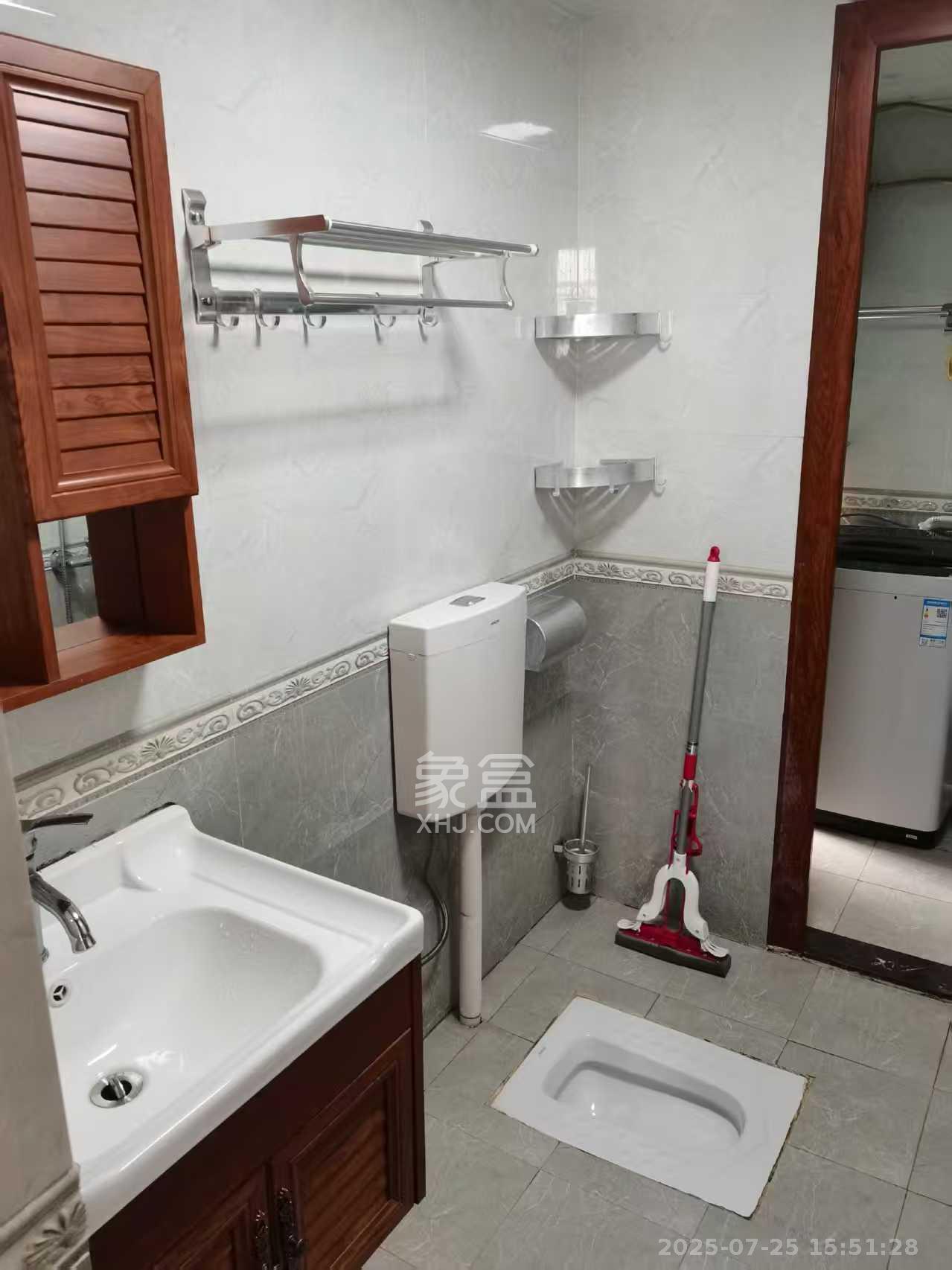 青春里小区 2室2厅1卫 1380.0元/月 青春里小区 2室2厅1卫 1380.0元/月室内图