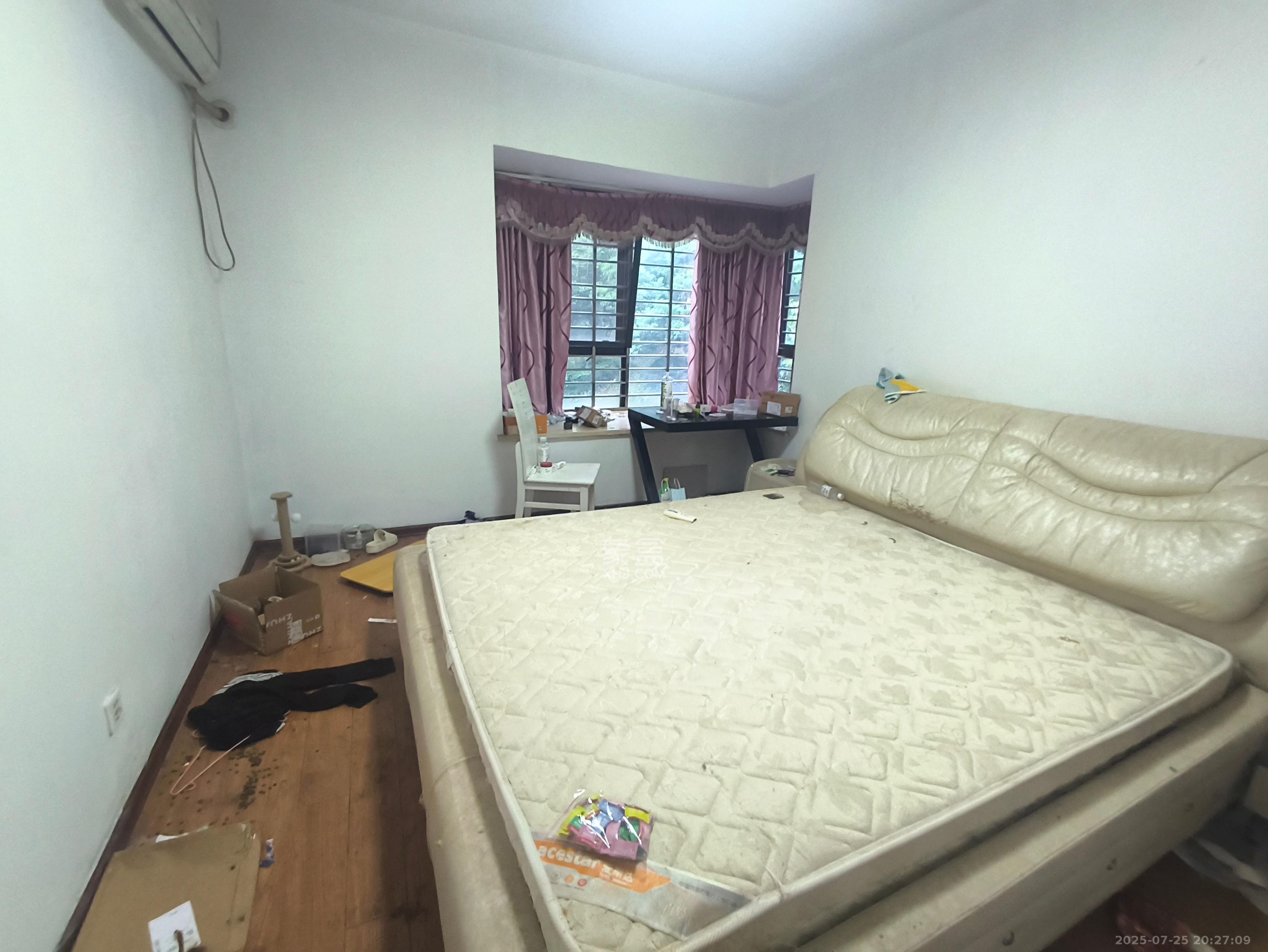 保利麓谷林语A区  3室2厅1卫    2000.0元/月室内图