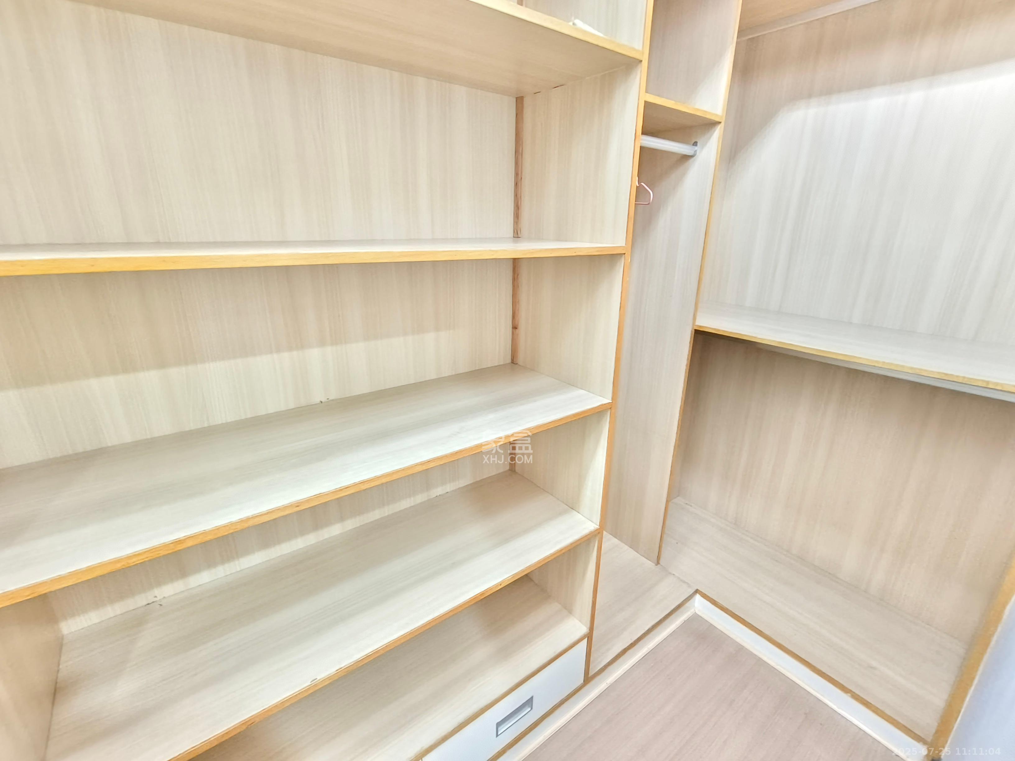 城市森林  1室1厅1卫   2300.00元/月室内图