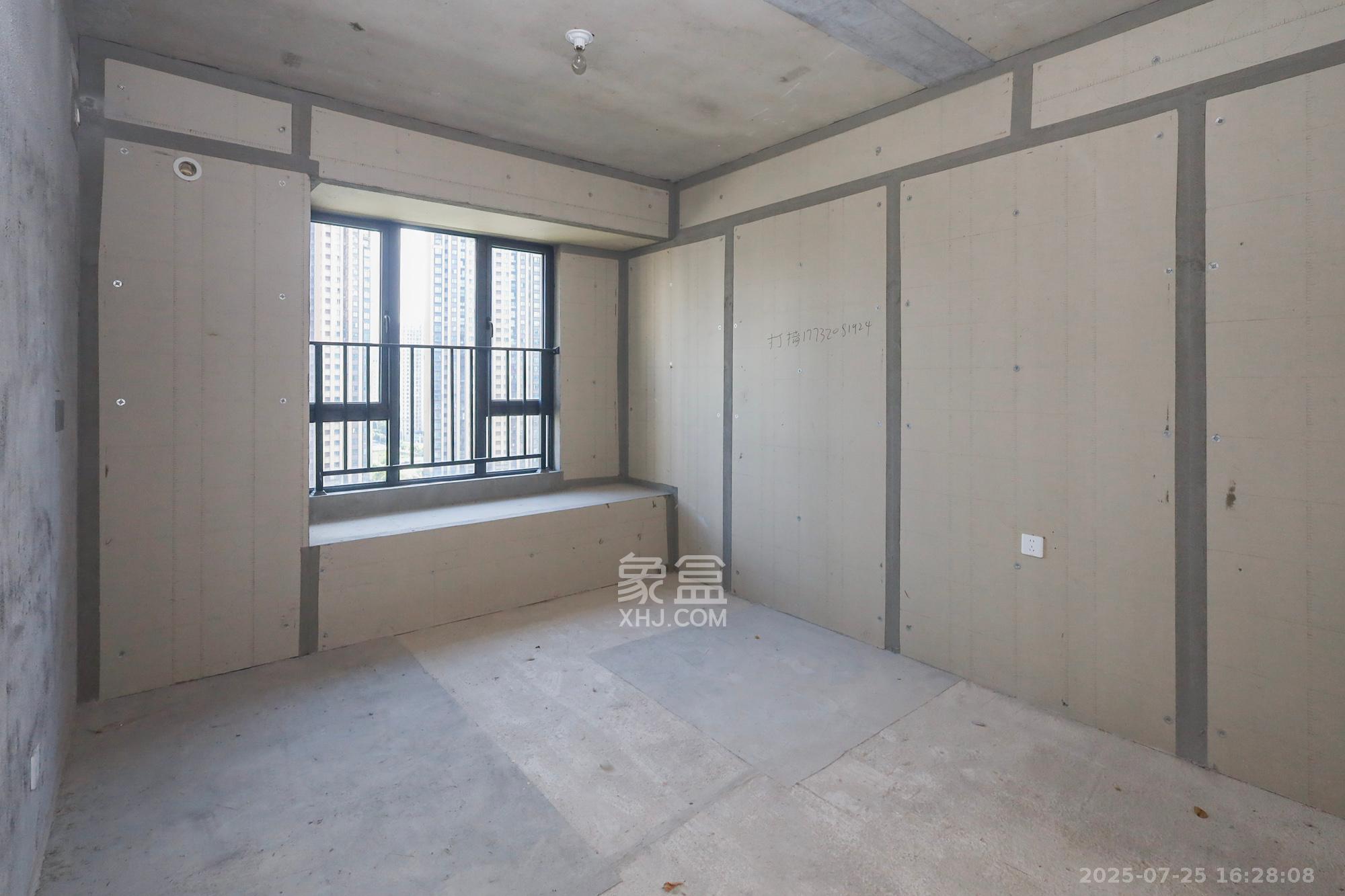 轨道中建麓江府  3室2厅2卫    160.0万卧室