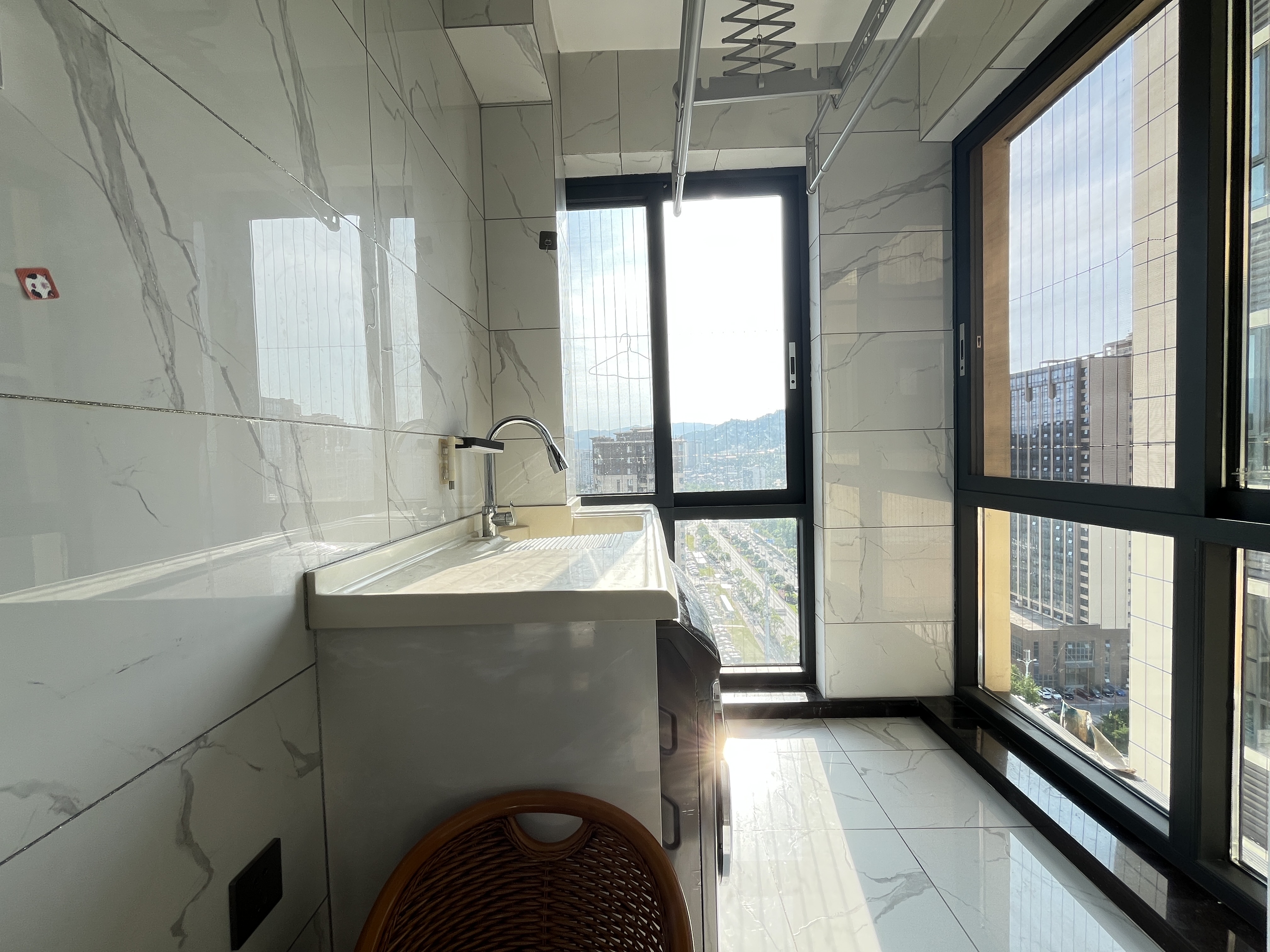 天成国际 3室2厅1卫 2100.0元/月 天成国际 3室2厅1卫 2100.0元/月室内图