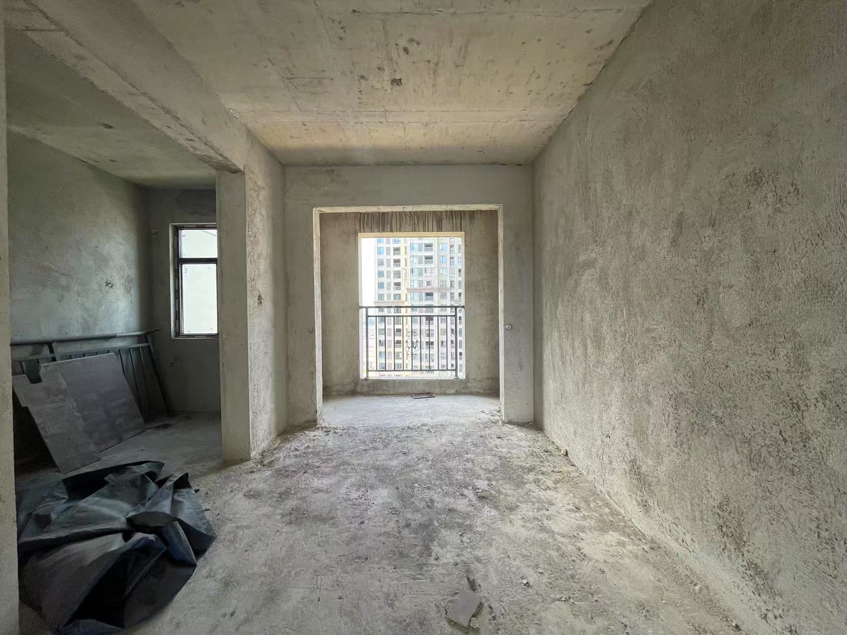 新合作外滩首府 4室2厅2卫 55.0万 新合作外滩首府 4室2厅2卫 55.0万客厅