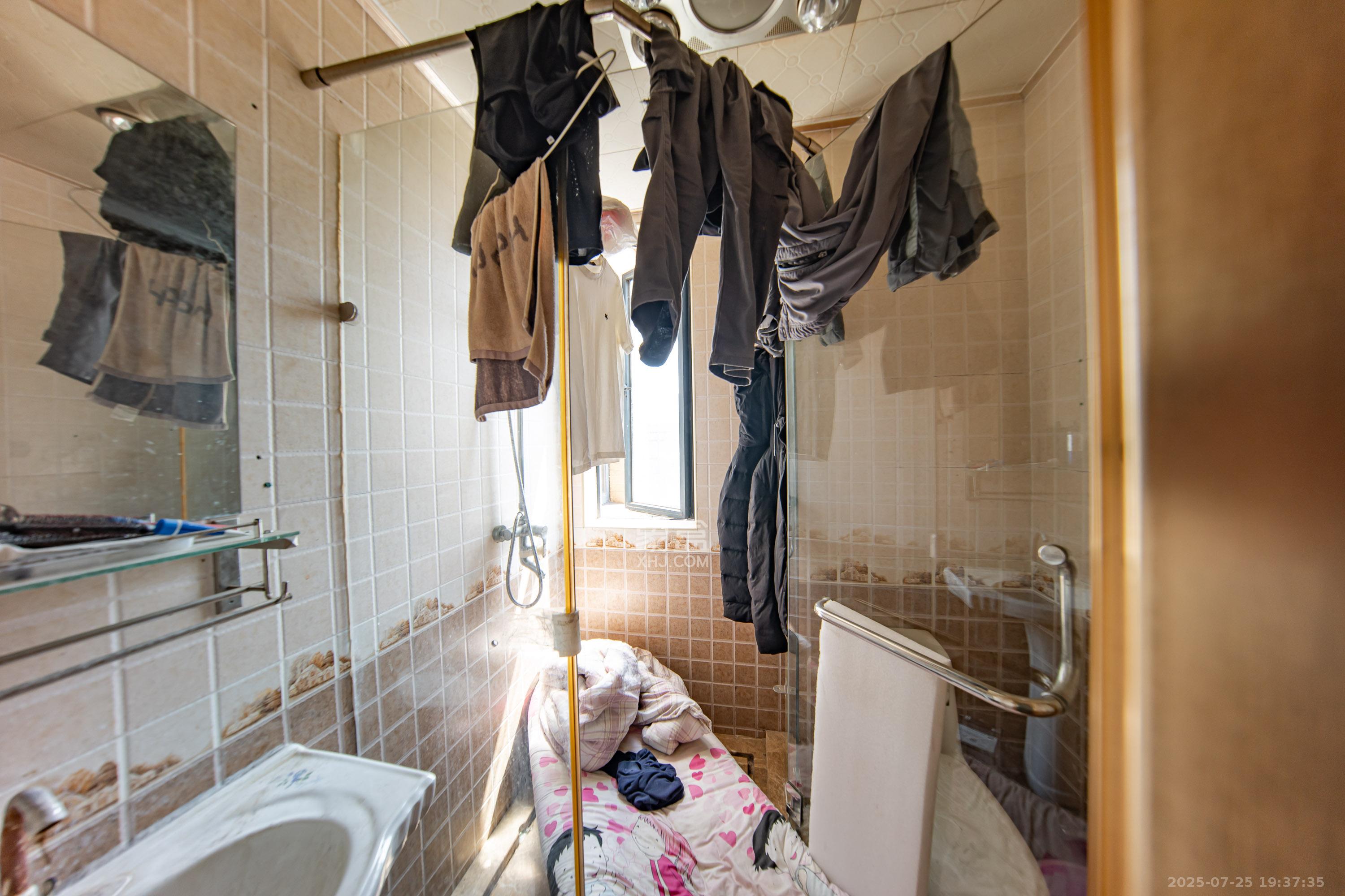 中建麓山和苑  5室2厅2卫    78.0万 中建麓山和苑  5室2厅2卫    78.0万卫生间