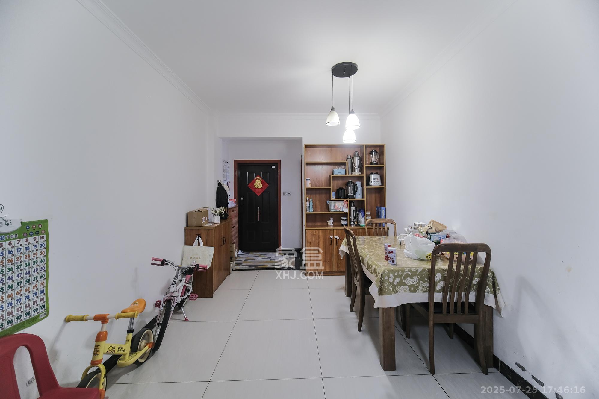 山水湾 1室2厅1卫 67.8万 山水湾 1室2厅1卫 67.8万客厅