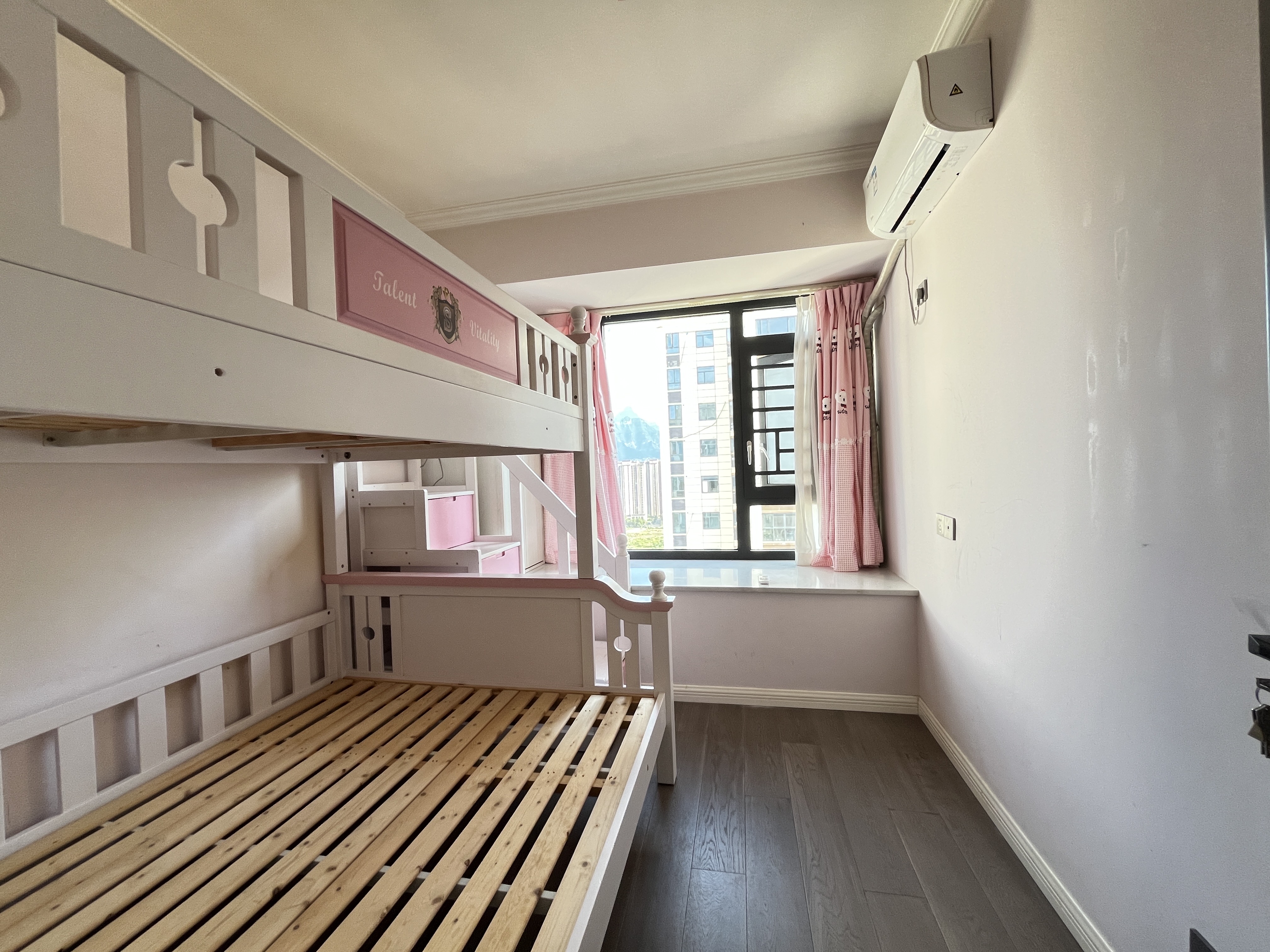 天成国际 3室2厅1卫 2100.0元/月 天成国际 3室2厅1卫 2100.0元/月室内图