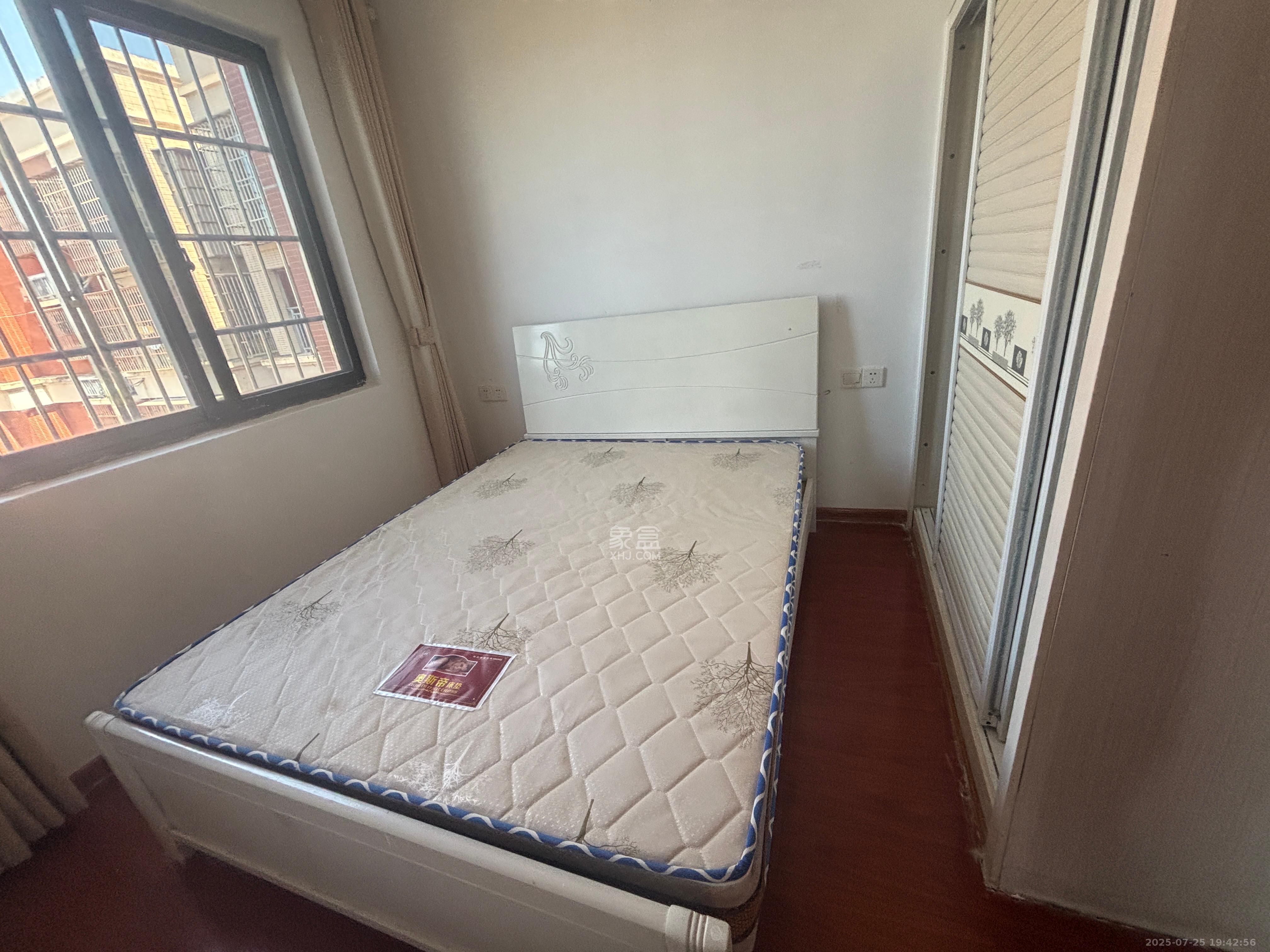 湘楚华庭 2室2厅1卫 2200.0元/月 湘楚华庭 2室2厅1卫 2200.0元/月室内图