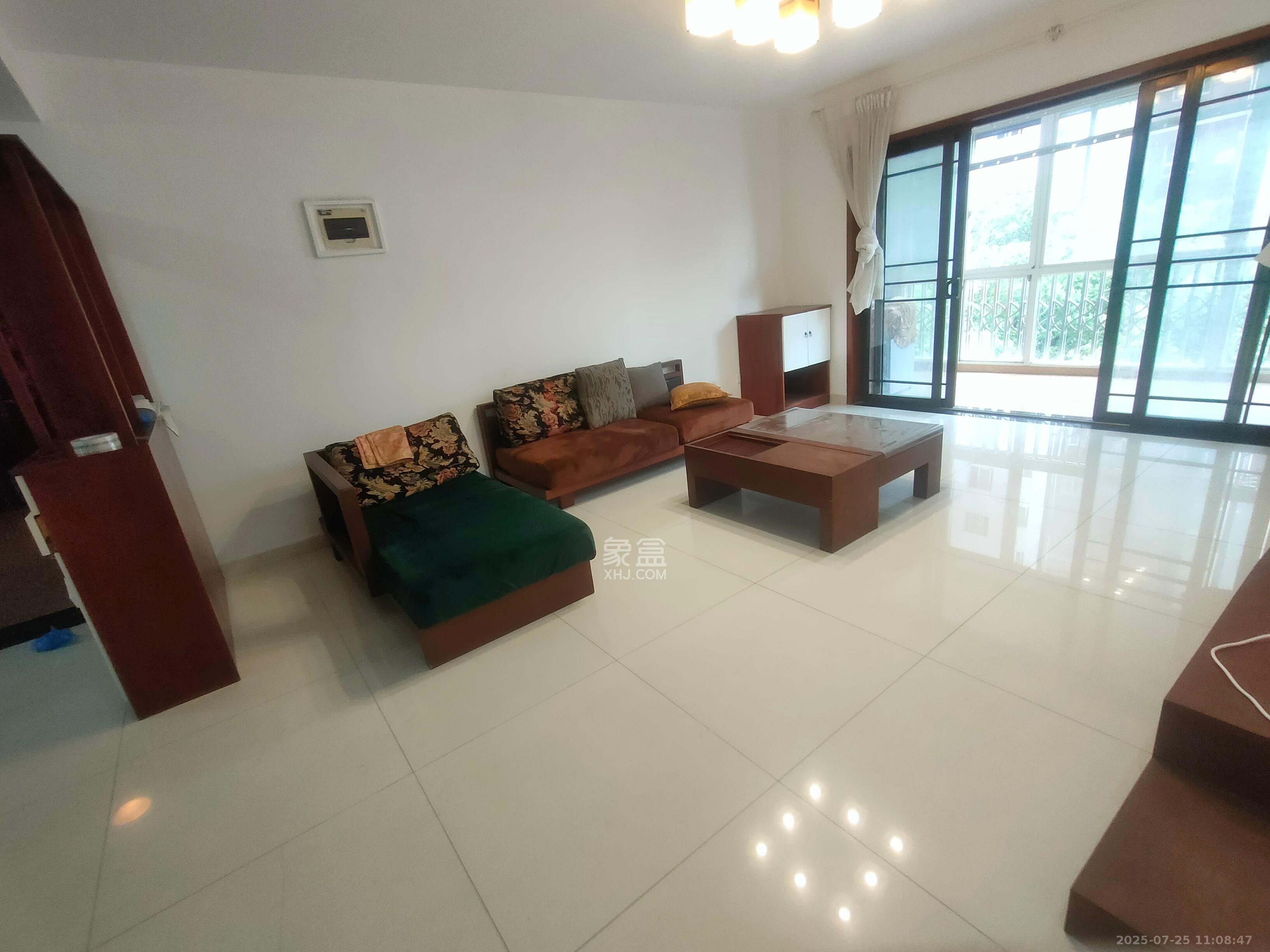 鸿景雅苑  3室2厅1卫    3800.0元/月 鸿景雅苑  3室2厅1卫    3800.0元/月室内图