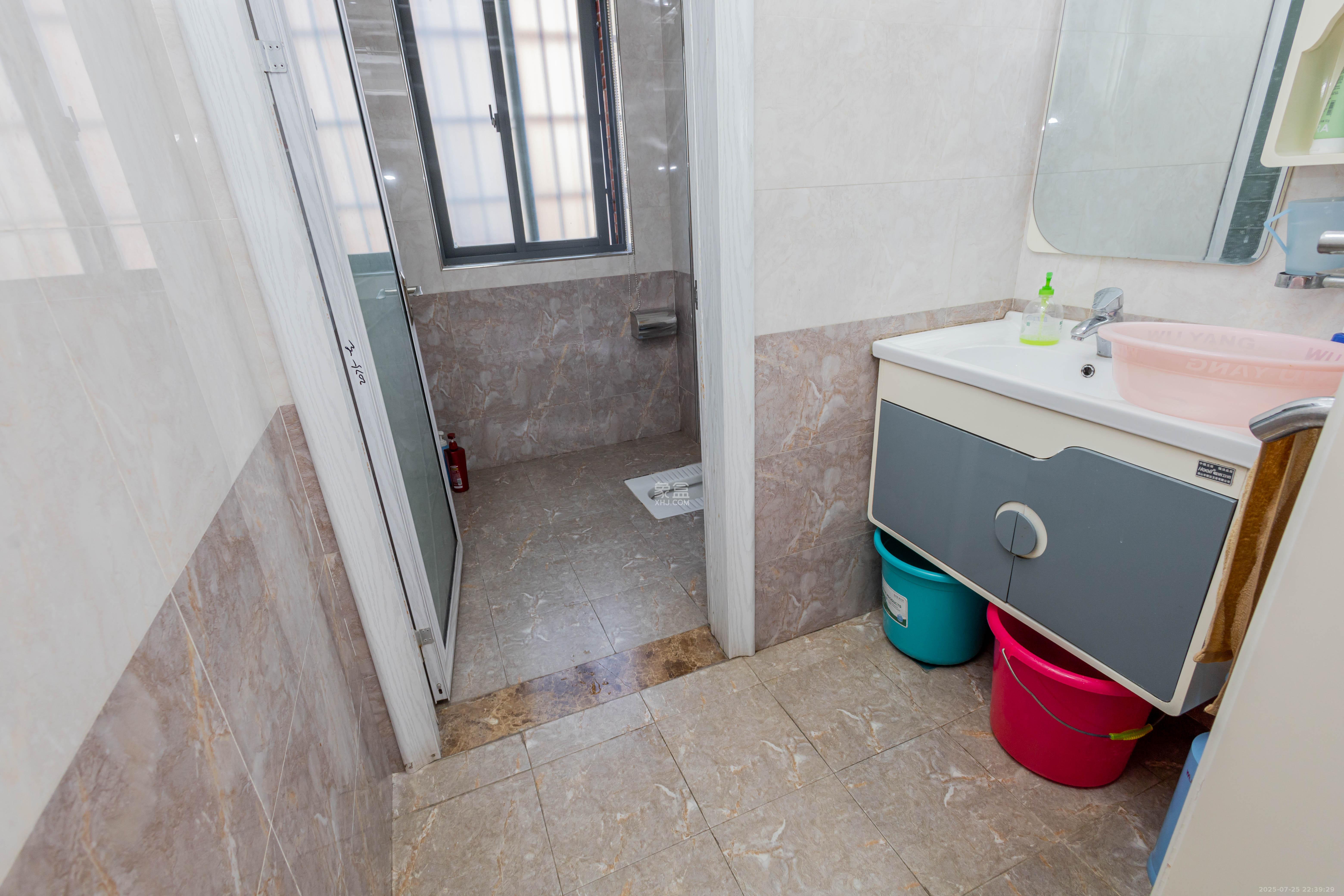 海德公园 4室2厅2卫 91.8万 海德公园 4室2厅2卫 91.8万卫生间