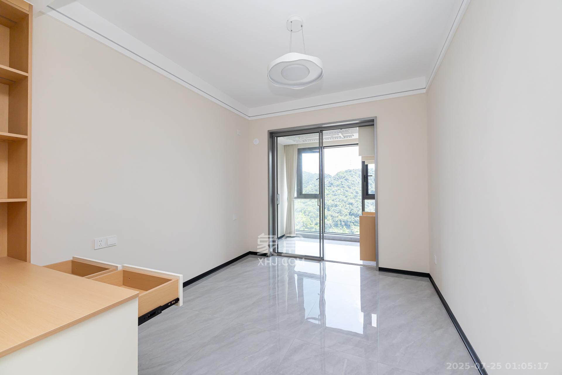 龙湖璟宸原著（龙湖紫宸）  4室2厅2卫    142.0万卧室