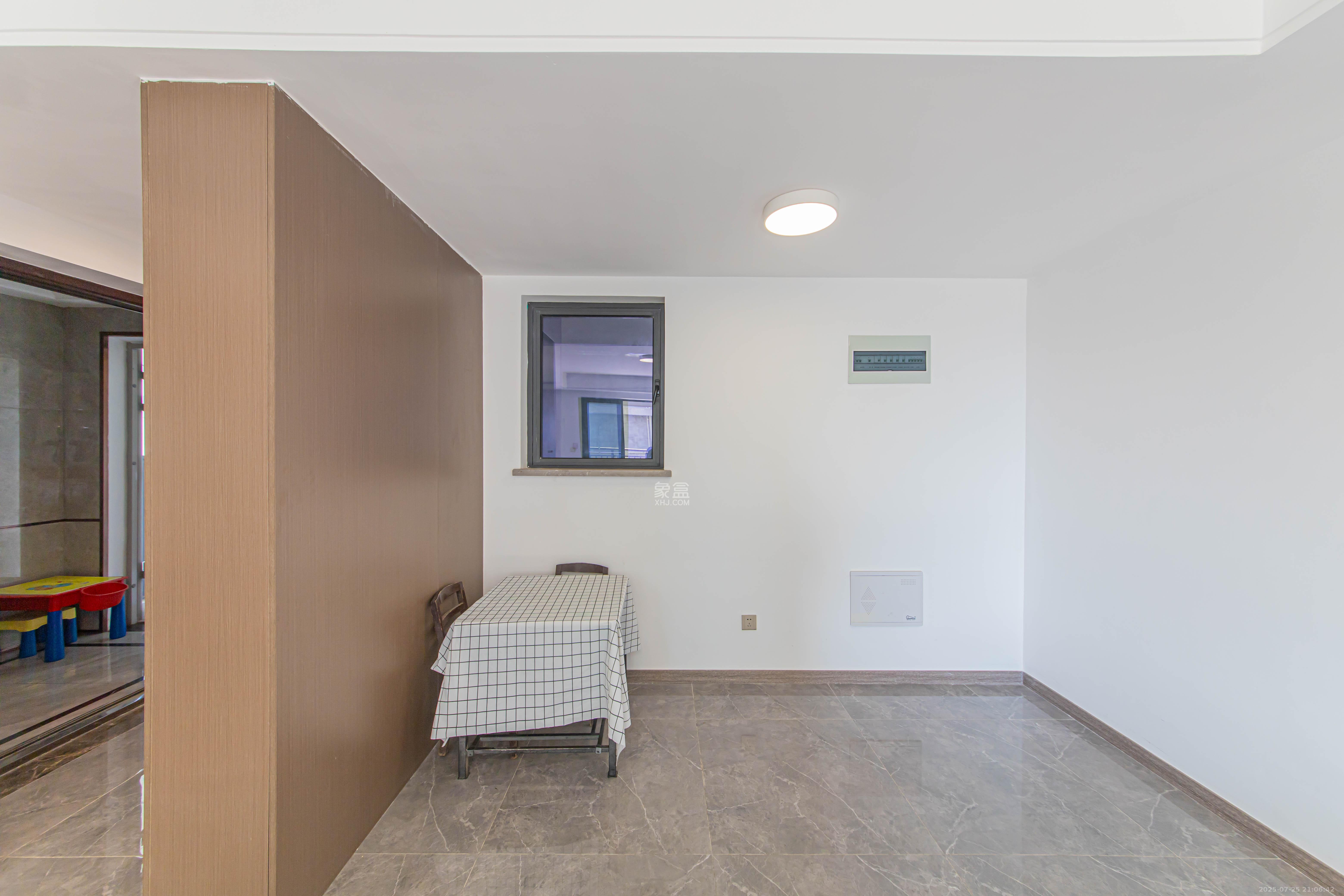 江悦和鸣 3室2厅2卫 209.80万 江悦和鸣 3室2厅2卫 209.80万客厅