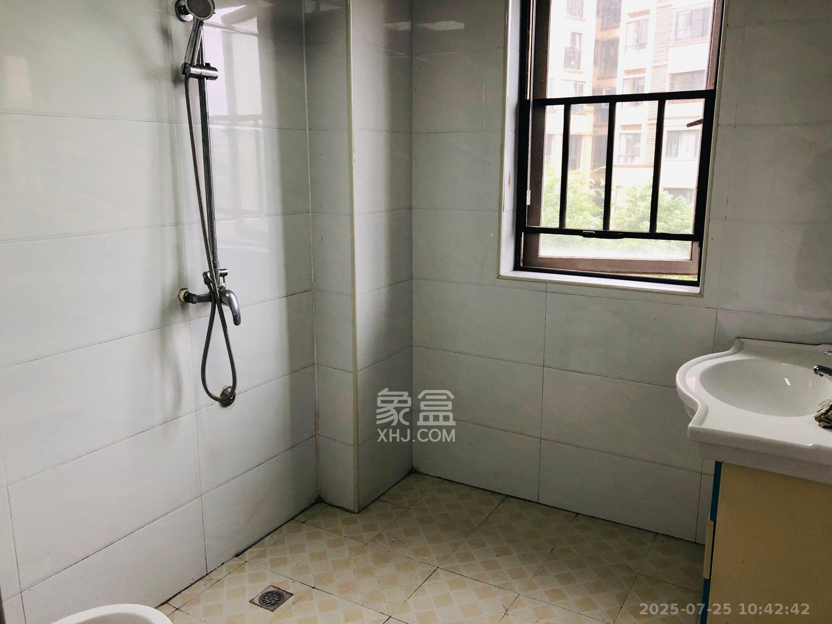 中建芙蓉嘉苑  3室2厅2卫    2000.0元/月室内图