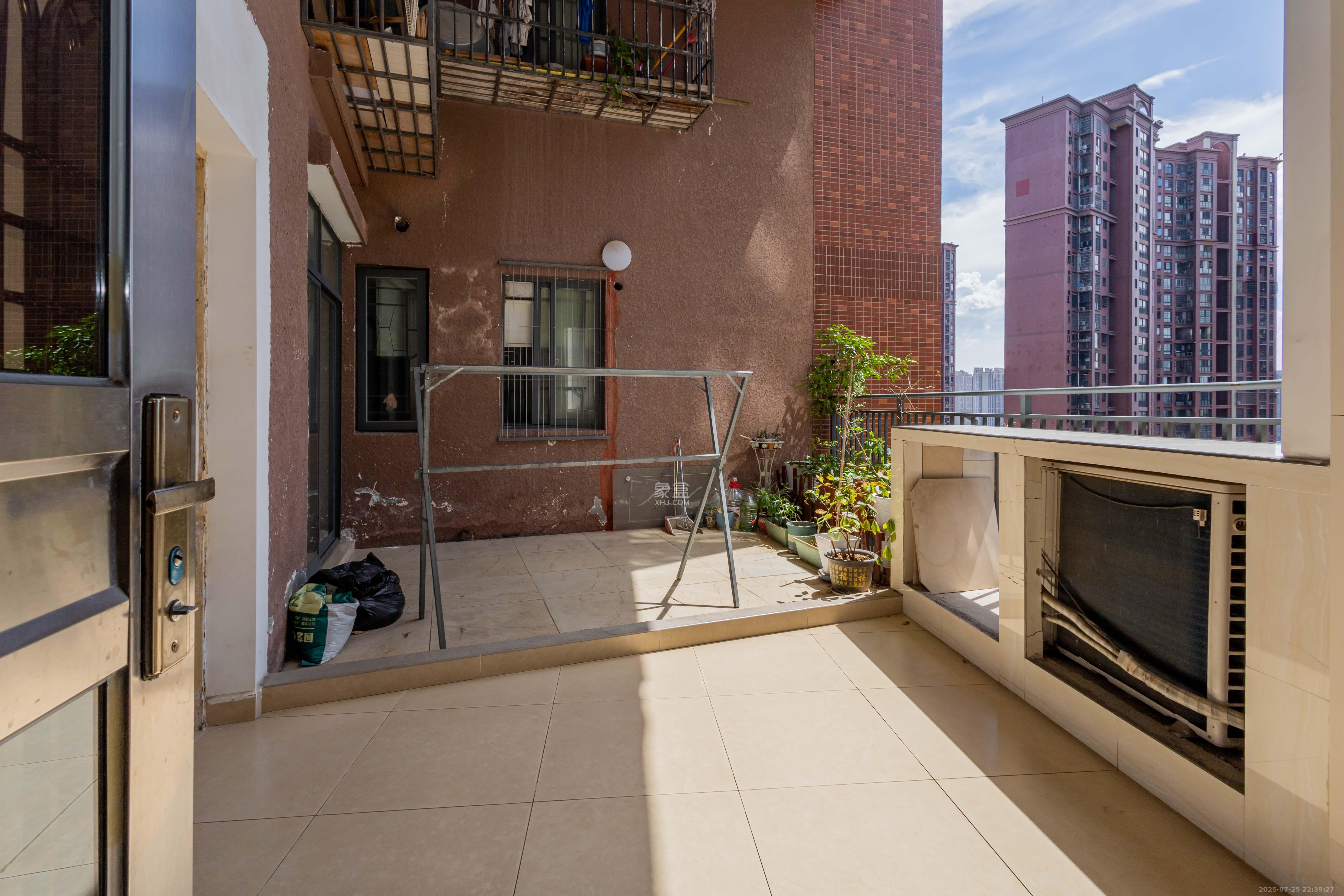 海德公园  4室2厅2卫    91.8万卧室