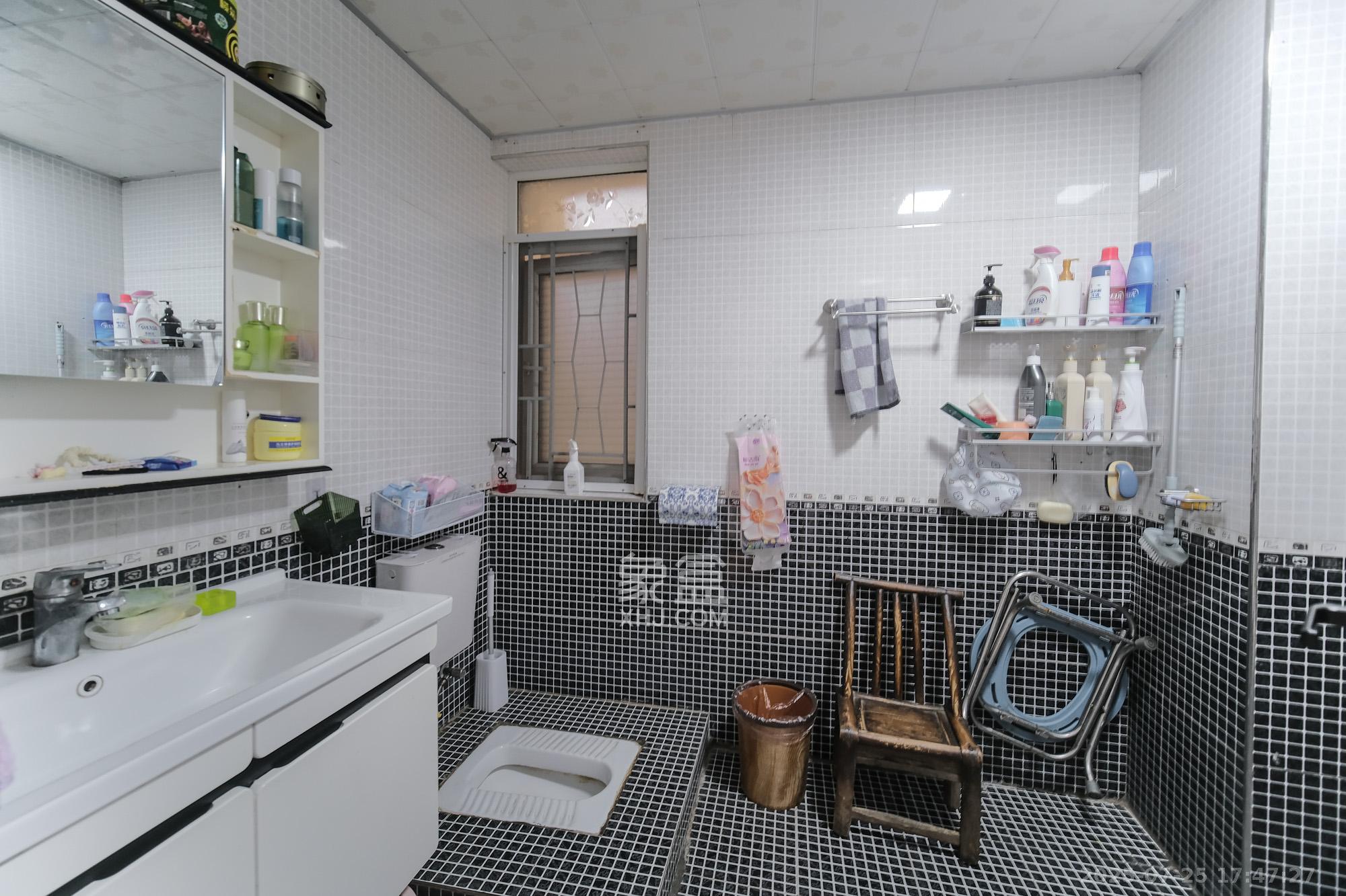 郡原居里 3室2厅1卫 56.8万 郡原居里 3室2厅1卫 56.8万卫生间