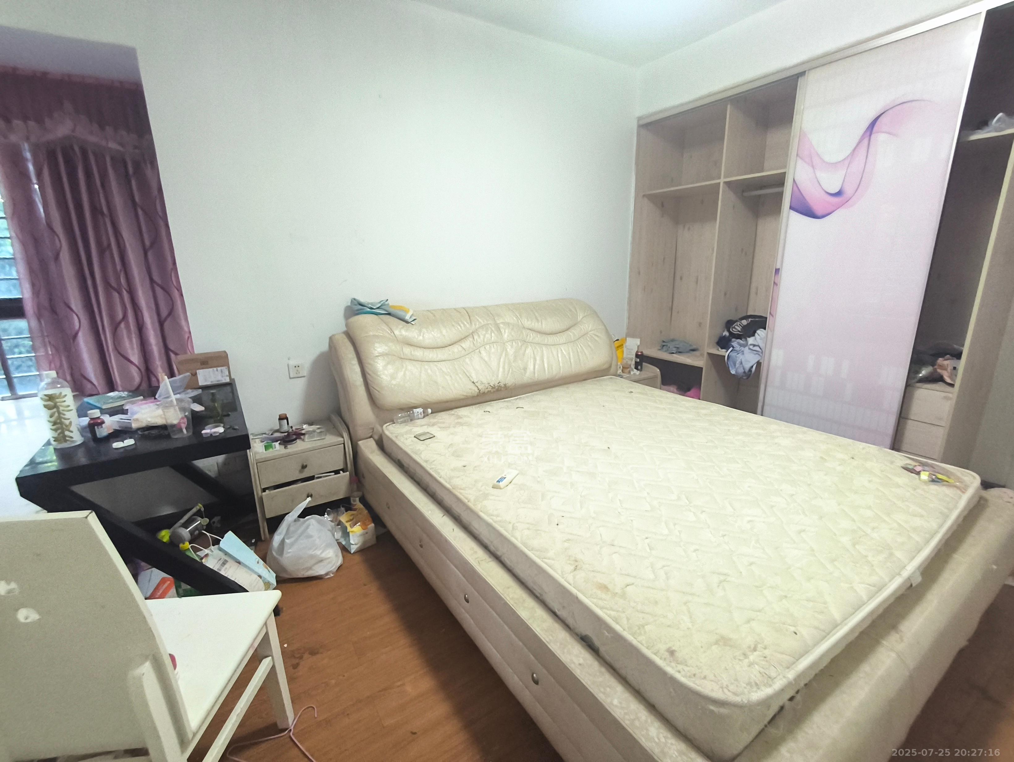 保利麓谷林语A区  3室2厅1卫    2000.0元/月室内图