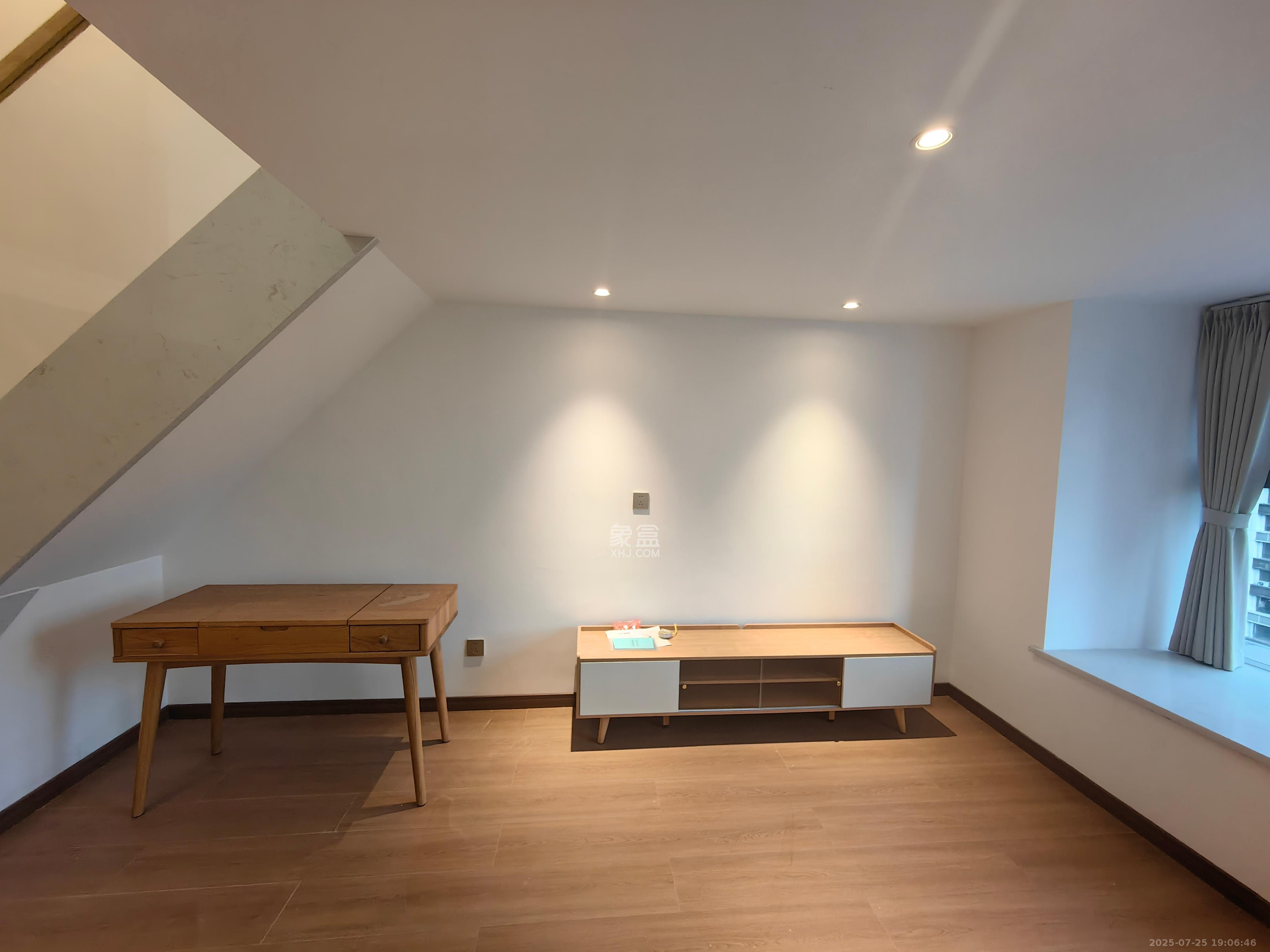 正荣梅溪紫阙台  2室1厅1卫    2200.0元/月 正荣梅溪紫阙台  2室1厅1卫    2200.0元/月室内图