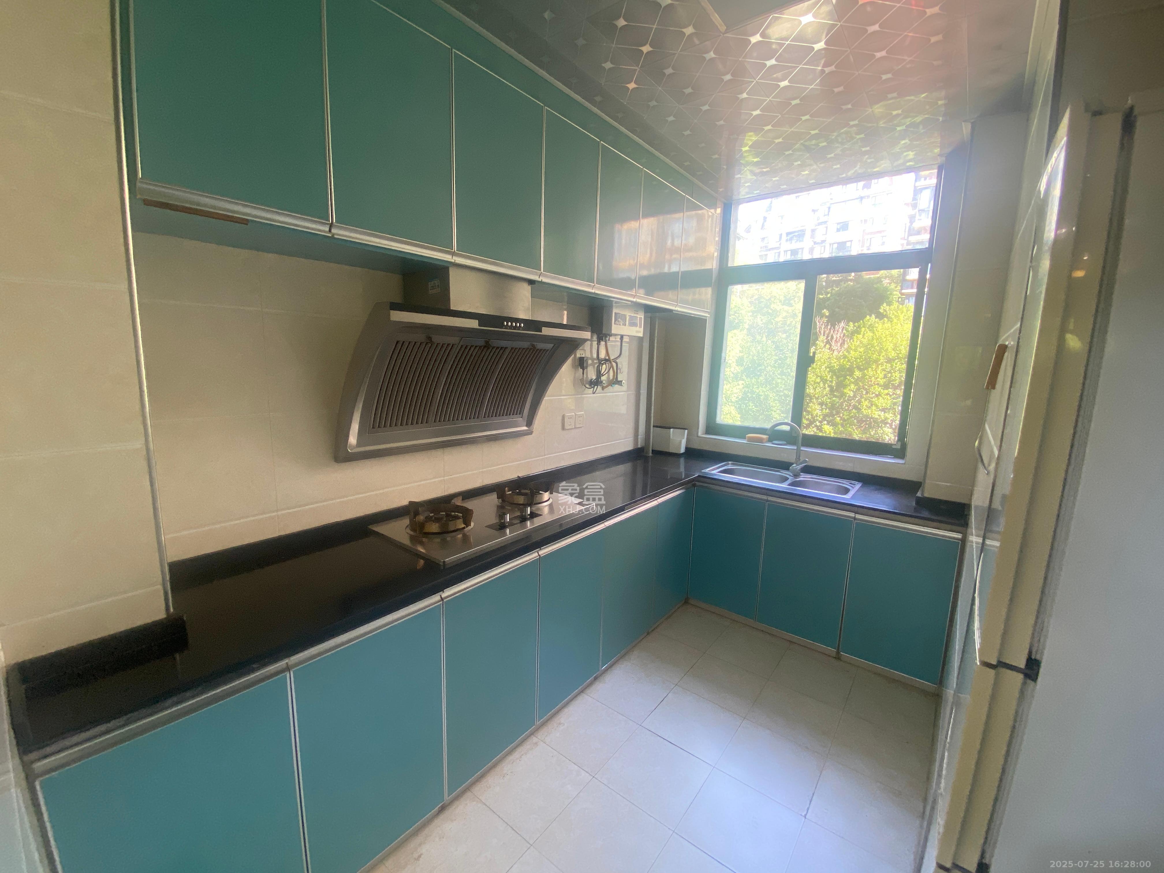 东方名苑臻嘉园  2室2厅1卫    1600.0元/月 东方名苑臻嘉园  2室2厅1卫    1600.0元/月室内图