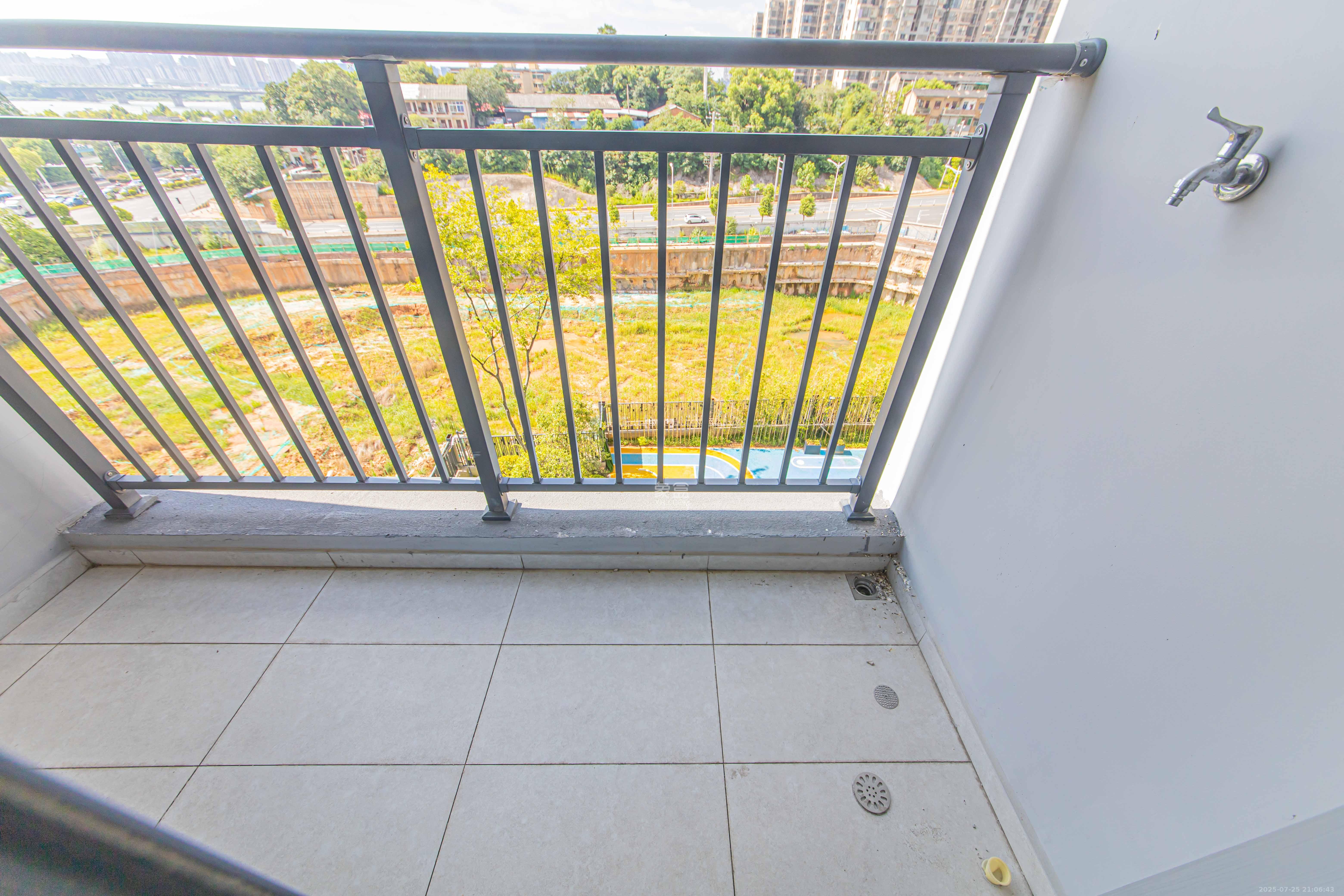 江悦和鸣 3室2厅2卫 209.80万 江悦和鸣 3室2厅2卫 209.80万阳台