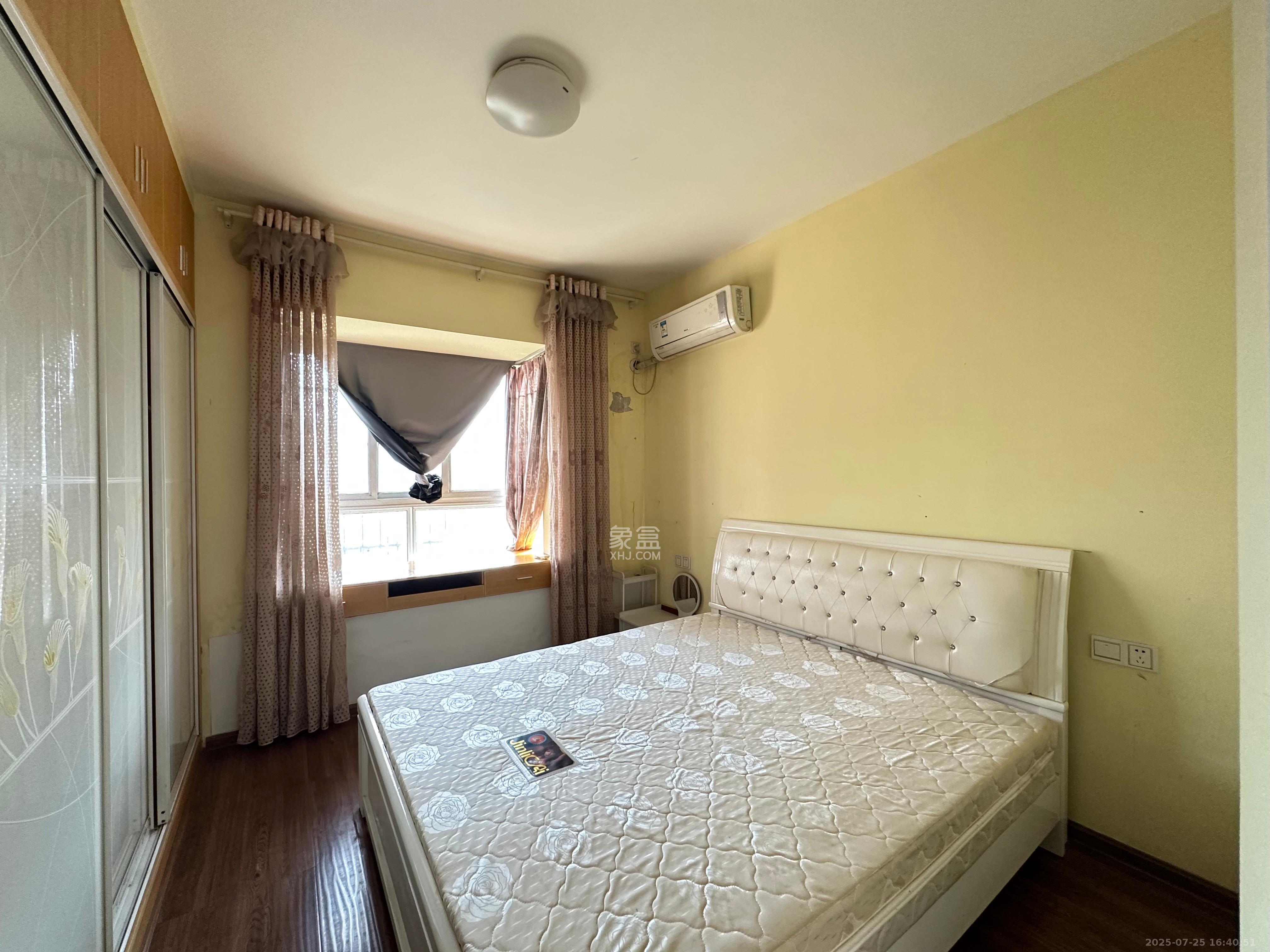 鄱阳小区  3室2厅2卫    1900.0元/月室内图