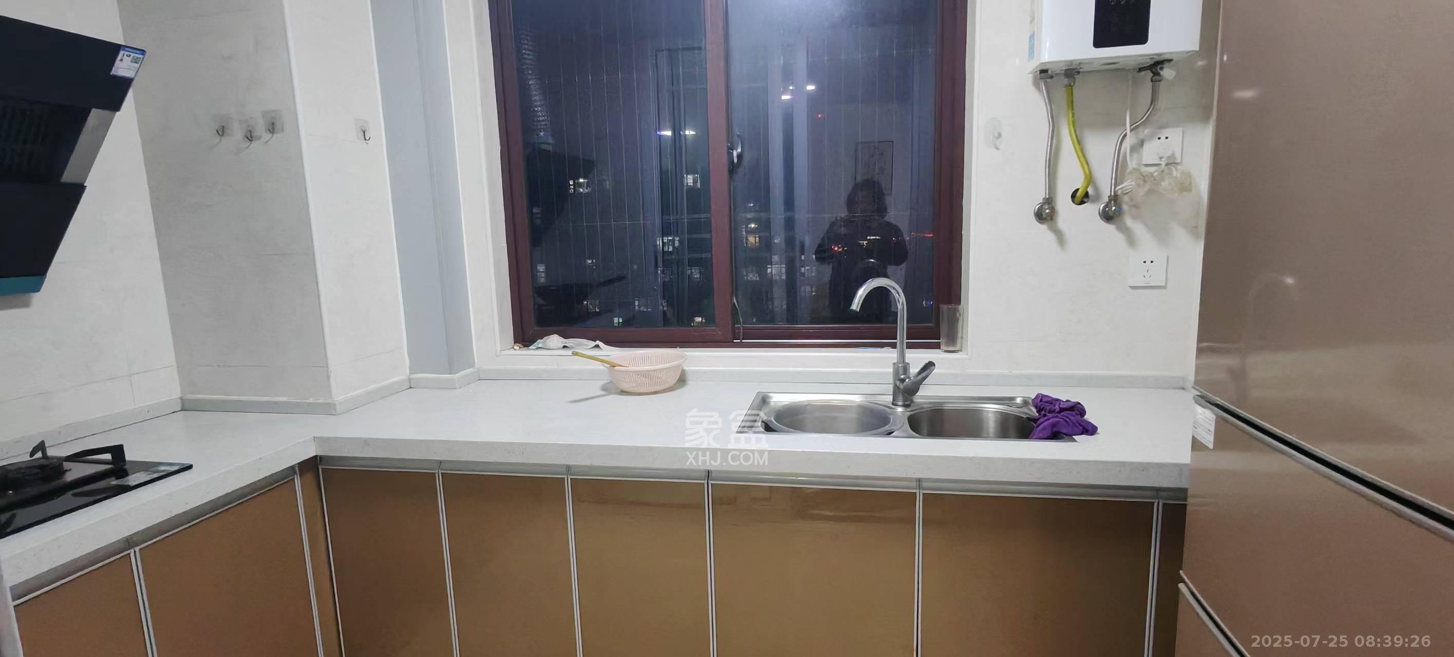 东方美地 4室2厅2卫 3600.0元/月 东方美地 4室2厅2卫 3600.0元/月室内图