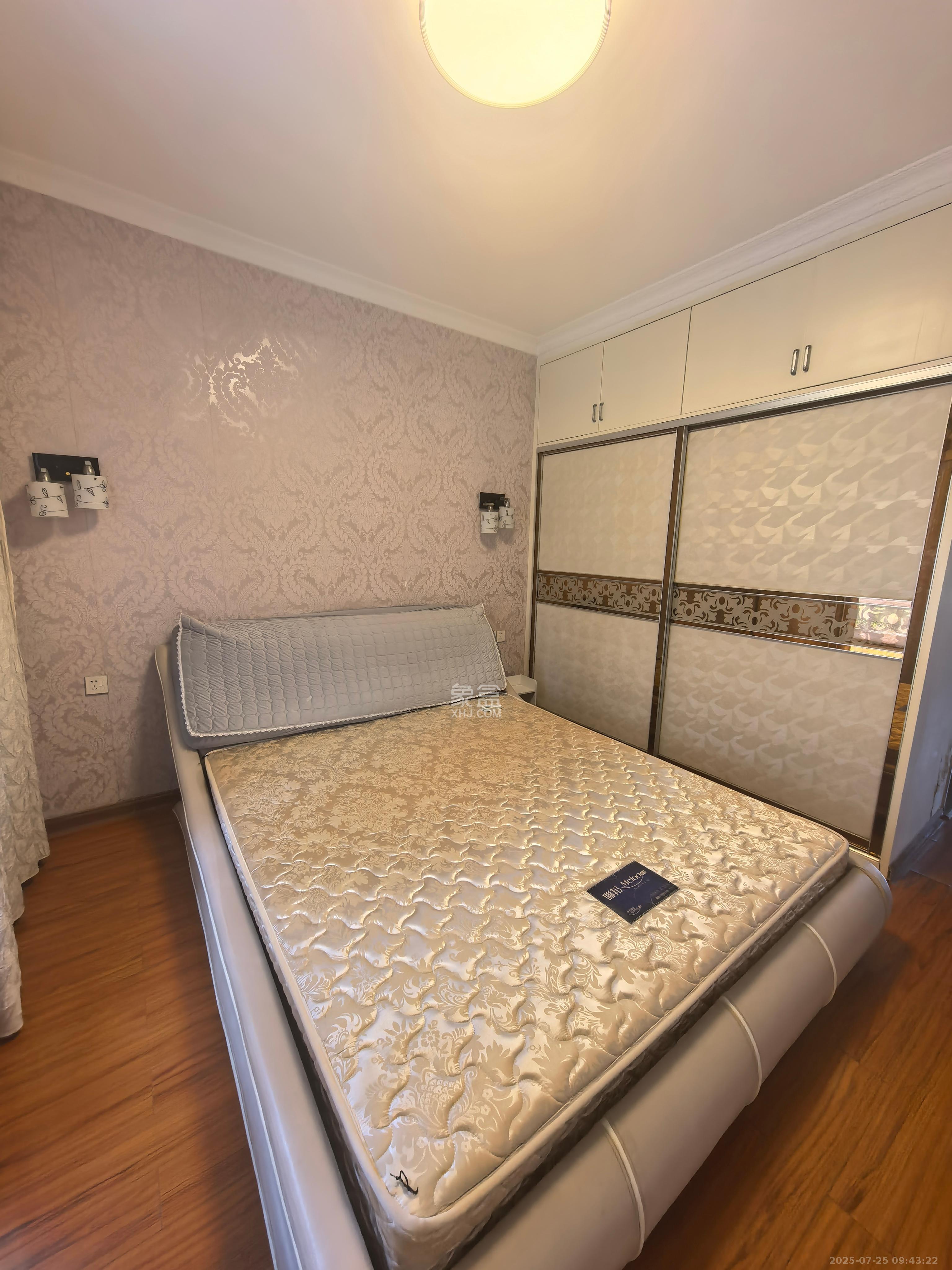 纳帕溪谷 3室2厅2卫 1700.0元/月 纳帕溪谷 3室2厅2卫 1700.0元/月室内图