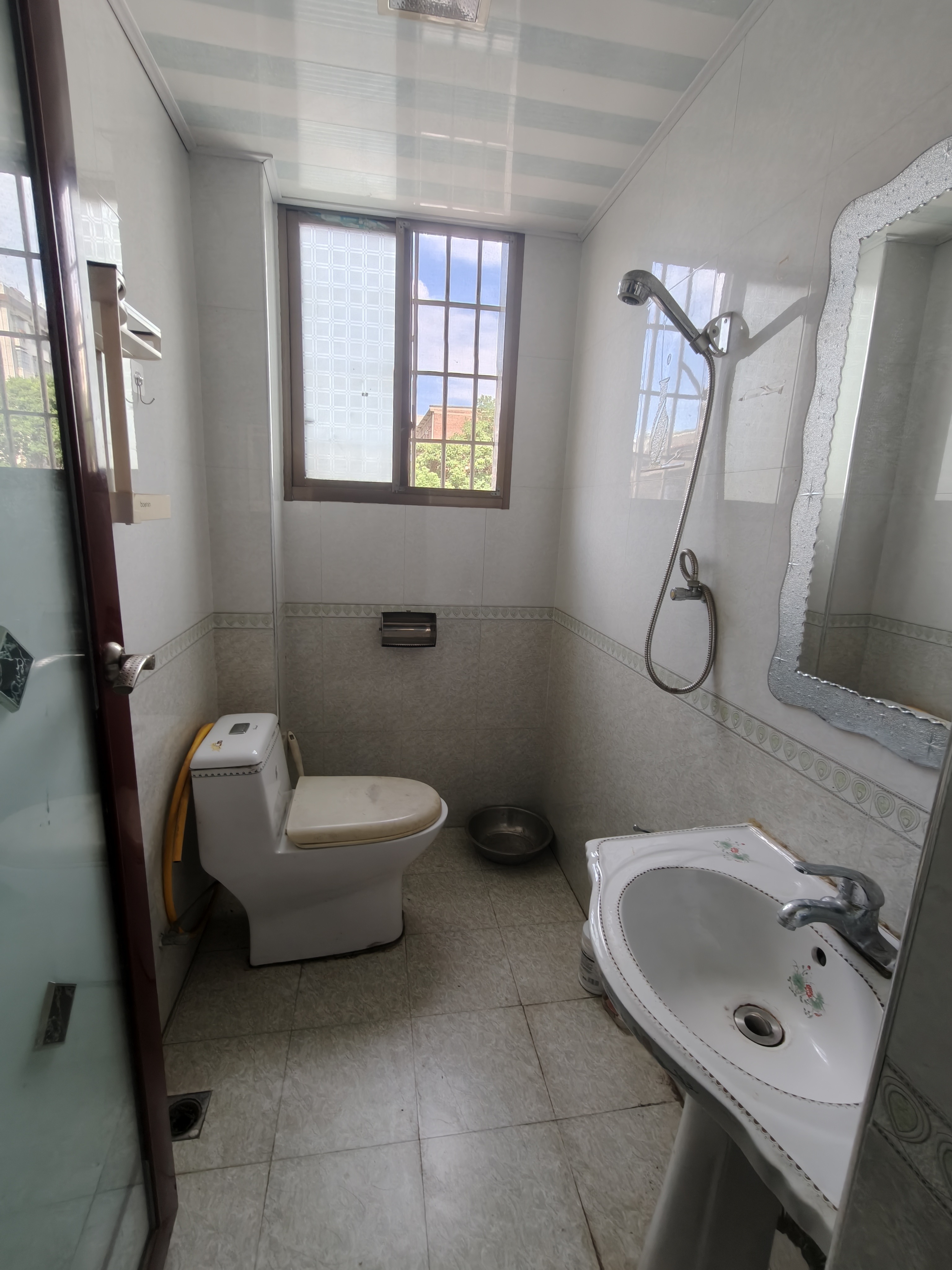 八一橡胶厂(长青中街) 1室0厅0卫 1300.0元/月 八一橡胶厂(长青中街) 1室0厅0卫 1300.0元/月室内图