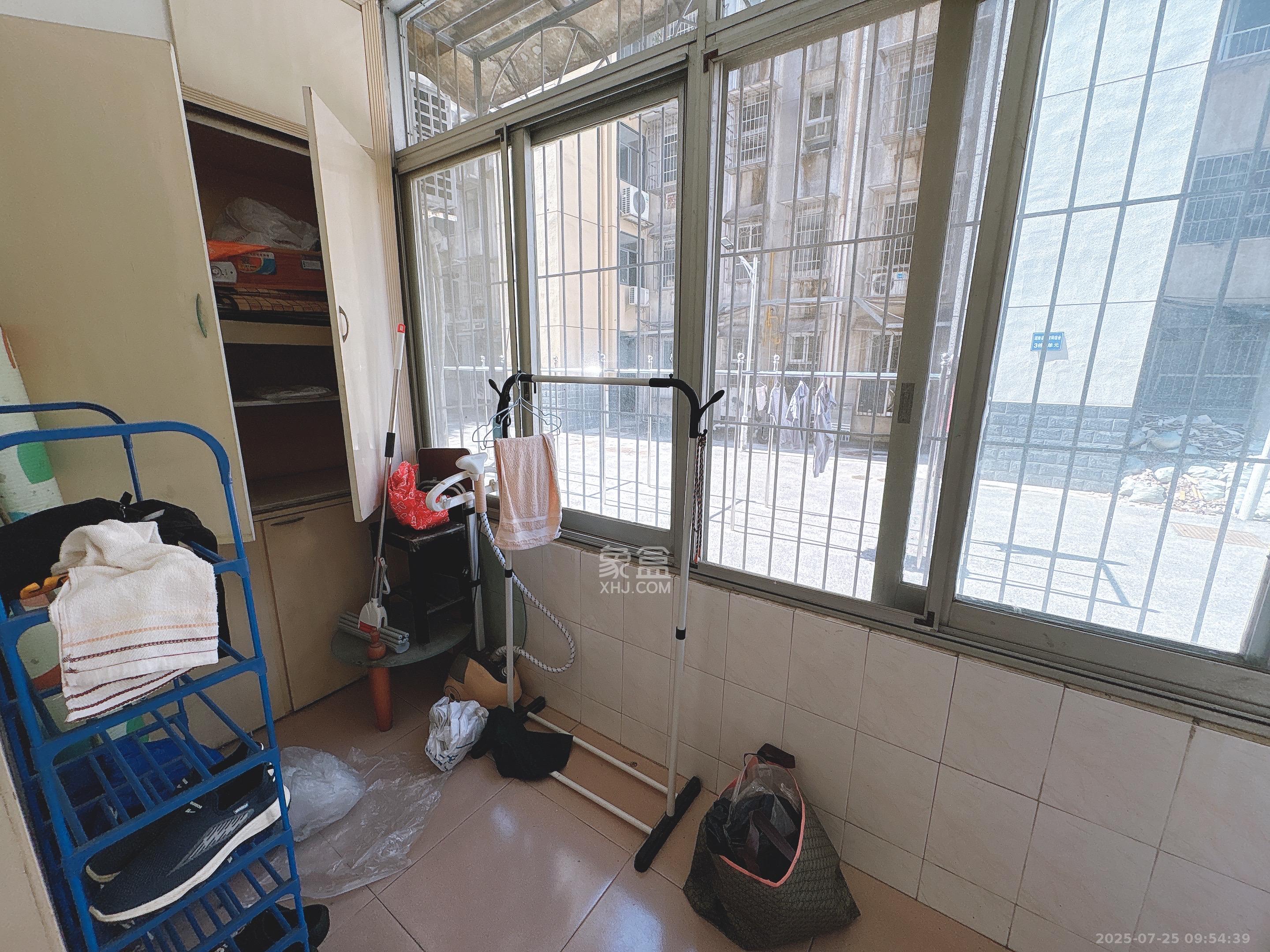 湖南省体育局单位宿舍(省体总会宿舍) 3室1厅1卫 2300.0元/月 湖南省体育局单位宿舍(省体总会宿舍) 3室1厅1卫 2300.0元/月室内图