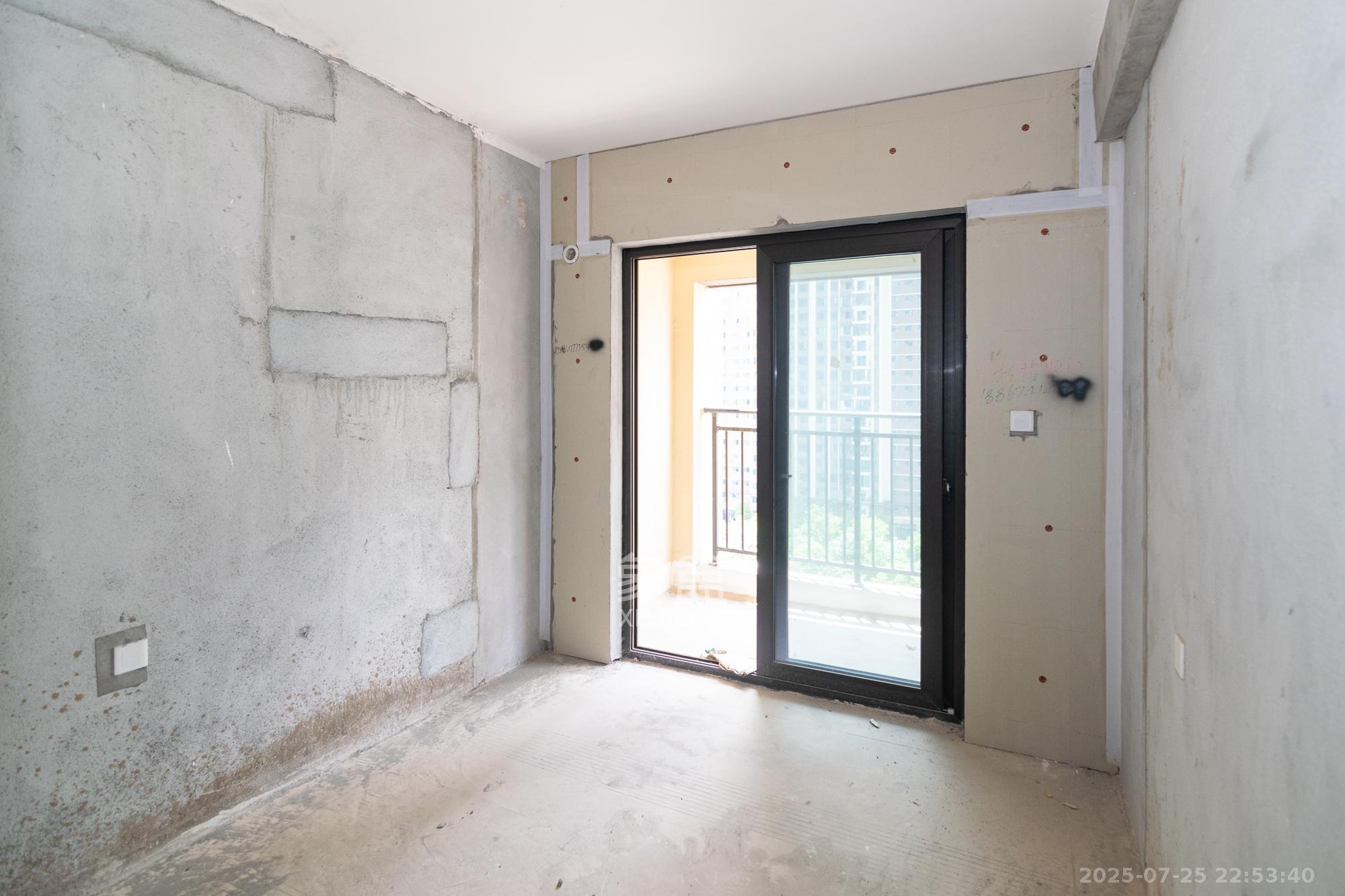 金辉优步学府 3室2厅2卫 65.0万 金辉优步学府 3室2厅2卫 65.0万卧室