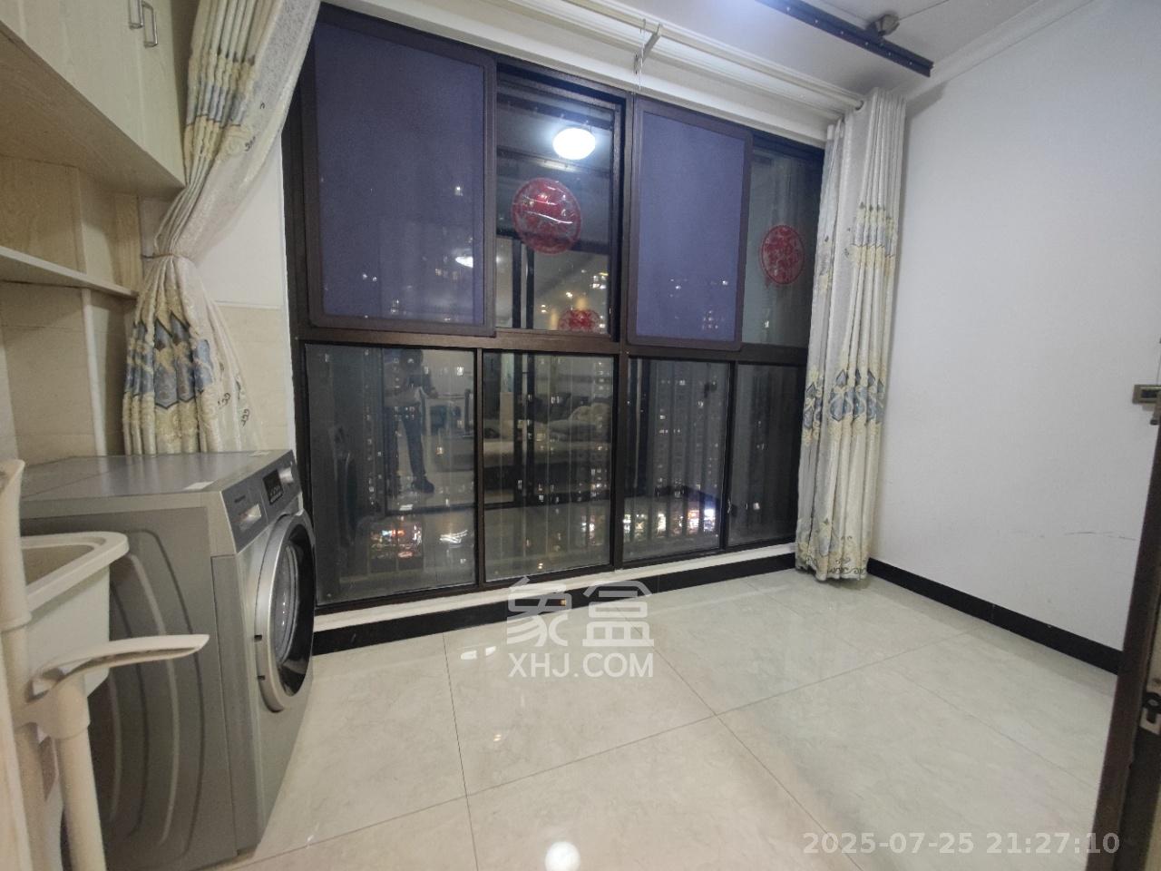 华润凤凰城三期  3室2厅1卫    2300.0元/月室内图