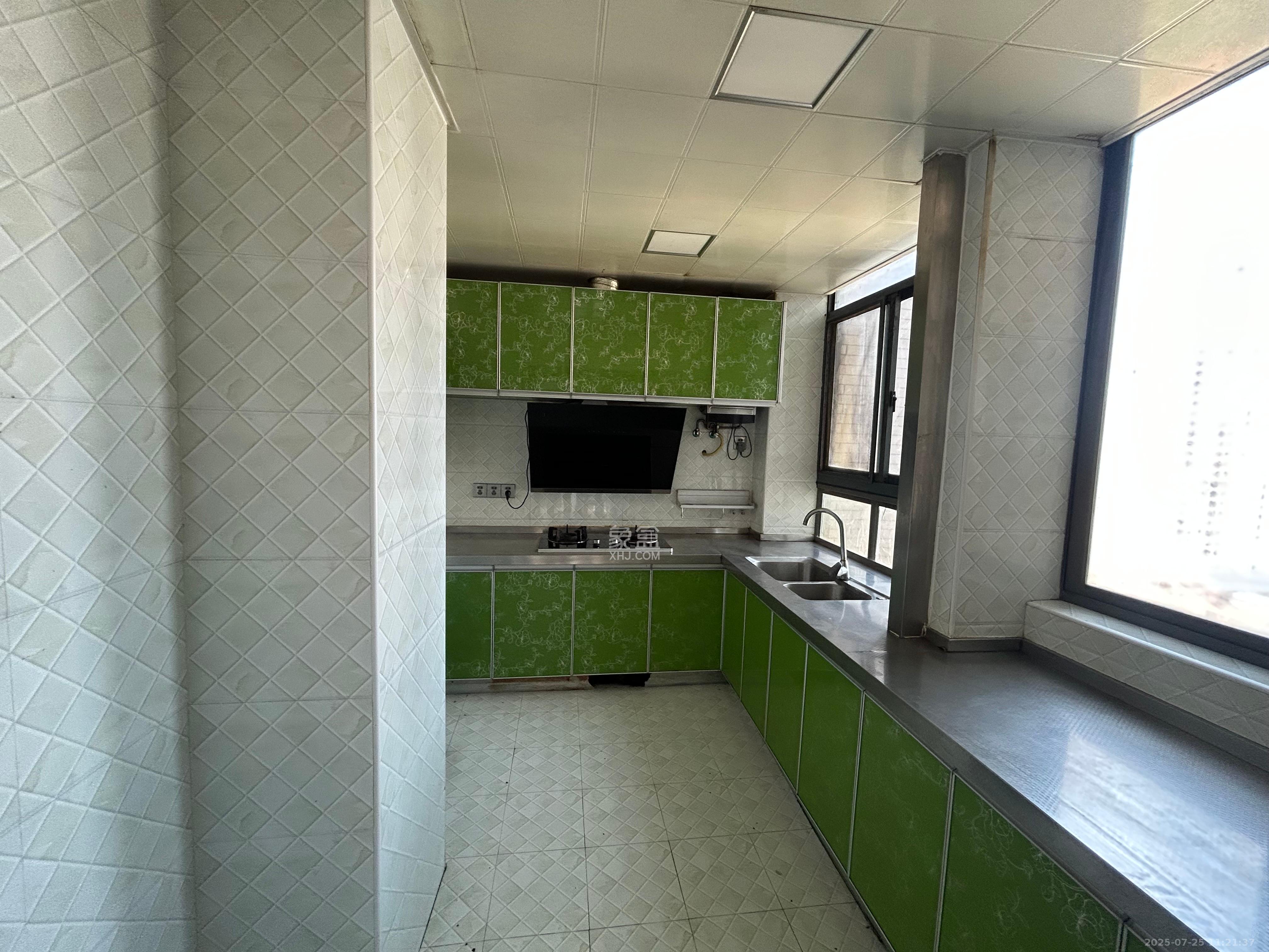 鑫远熙山 4室2厅2卫 2900.0元/月 鑫远熙山 4室2厅2卫 2900.0元/月室内图