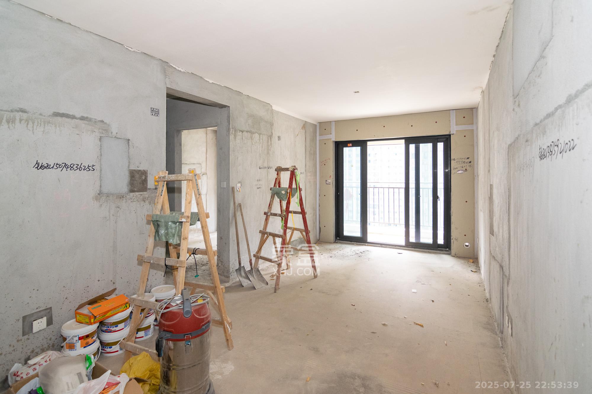 金辉优步学府 3室2厅2卫 65.0万 金辉优步学府 3室2厅2卫 65.0万客厅