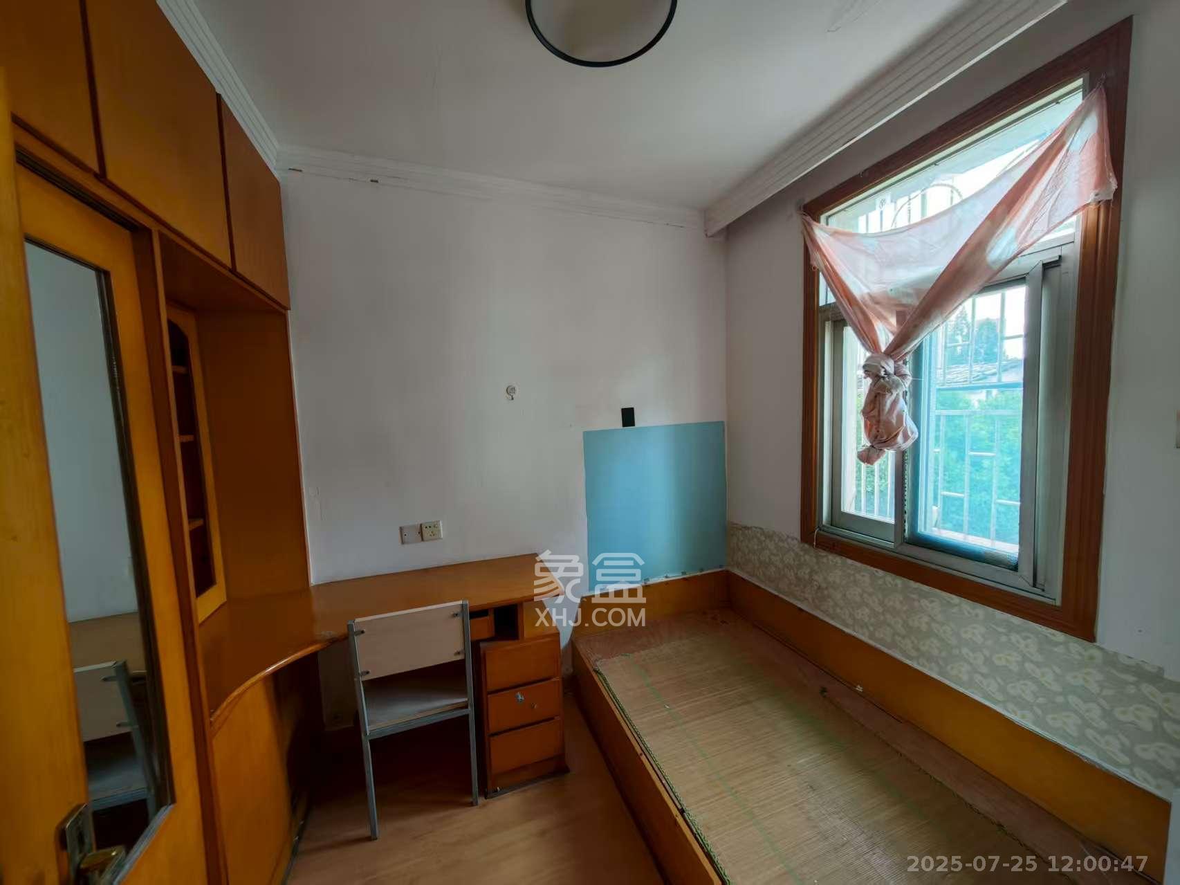 红旗区三片  2室1厅1卫    1500.0元/月室内图