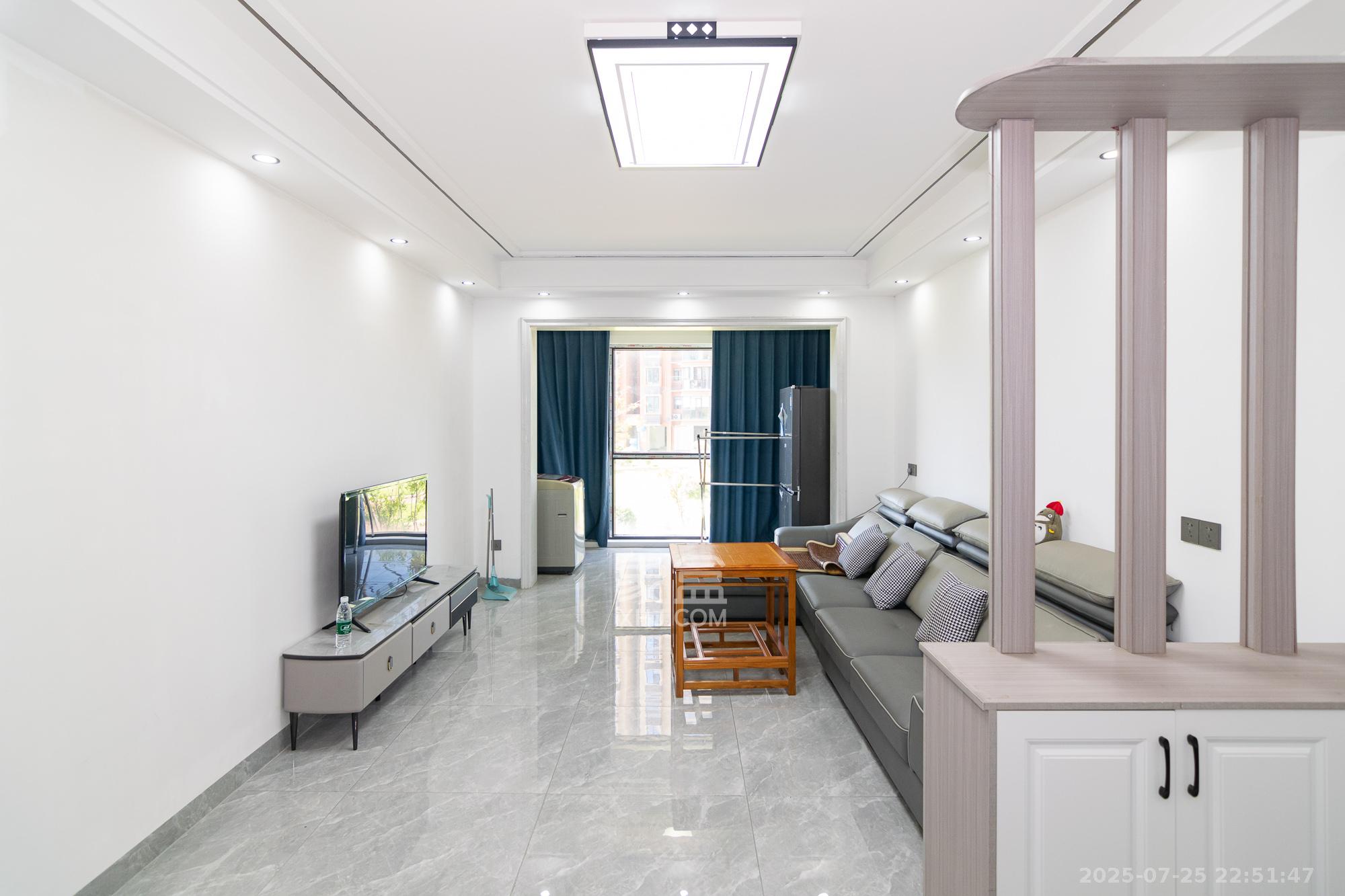 富兴悦府(富兴学府名邸) 3室2厅2卫 70.0万 富兴悦府(富兴学府名邸) 3室2厅2卫 70.0万客厅