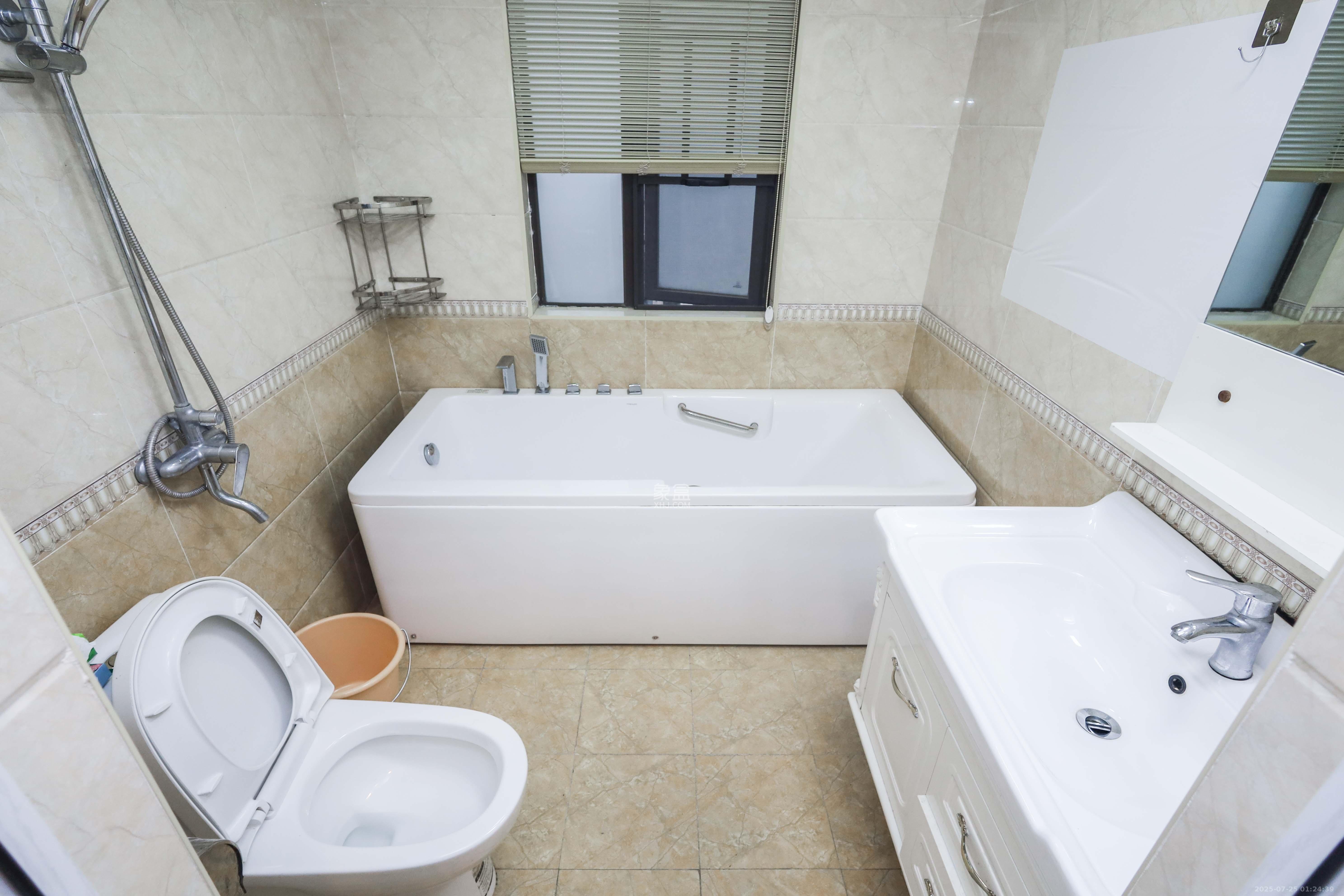 和泓梅溪四季 5室2厅2卫 3900.0元/月 和泓梅溪四季 5室2厅2卫 3900.0元/月室内图