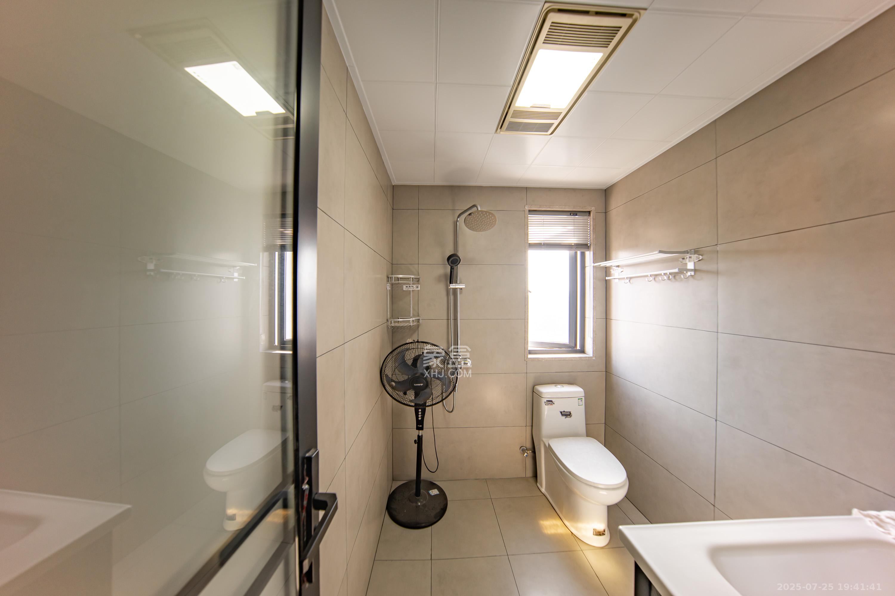 蔷薇国际  3室2厅2卫    81.8万 蔷薇国际  3室2厅2卫    81.8万卫生间