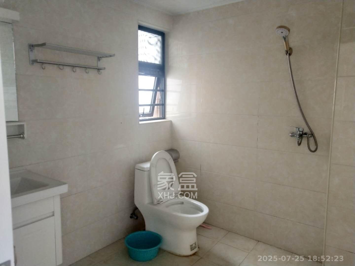 东驿竹园  3室2厅2卫   2500.00元/月室内图