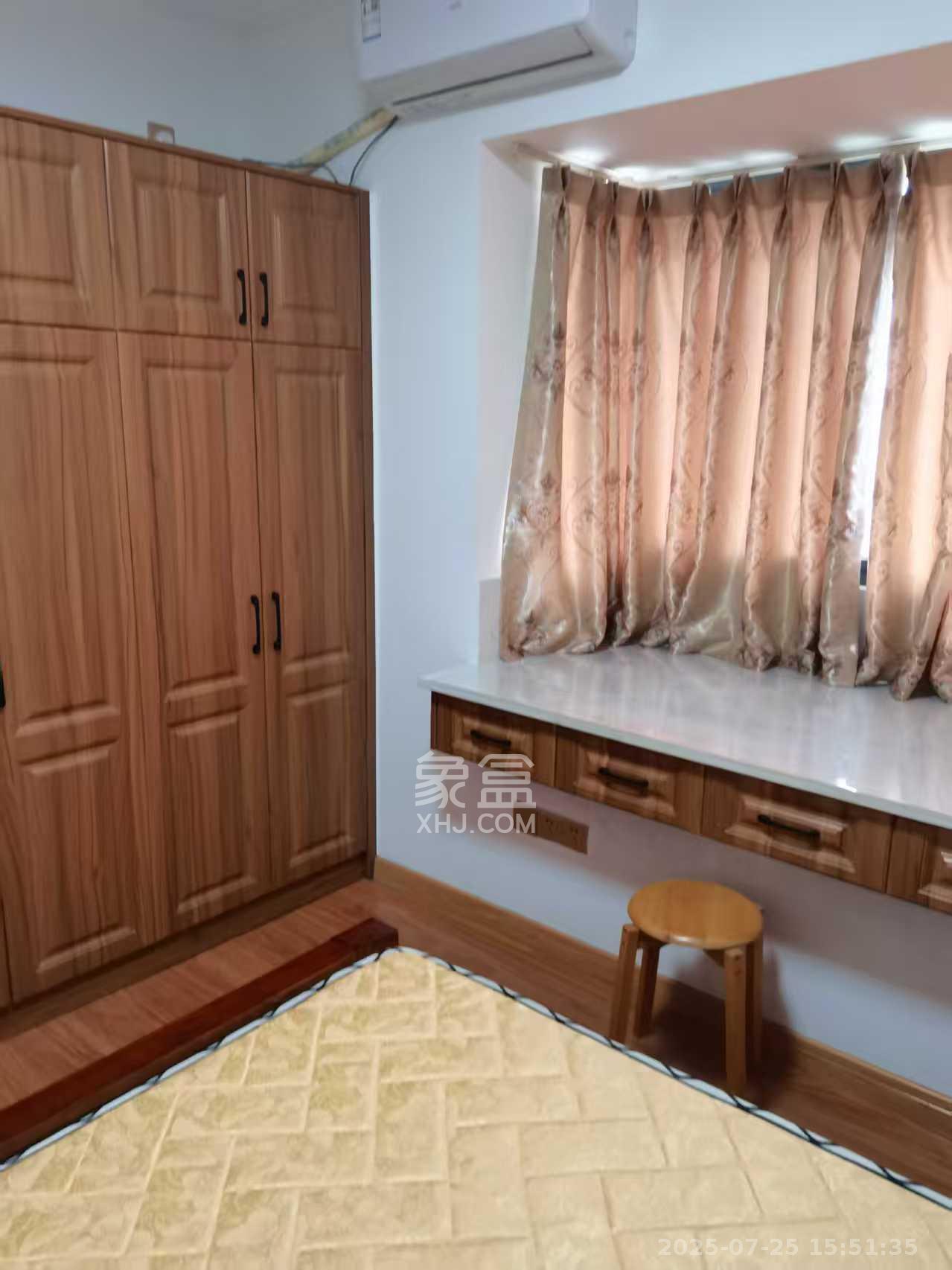 青春里小区 2室2厅1卫 1380.0元/月 青春里小区 2室2厅1卫 1380.0元/月室内图